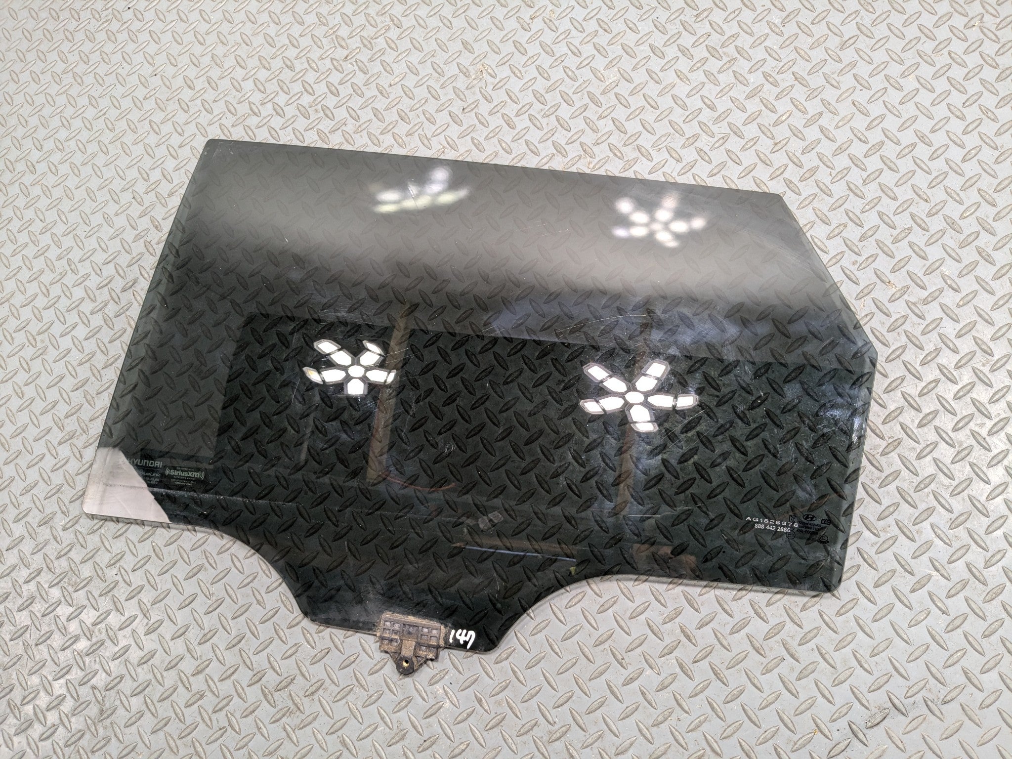 13 - 16 HYUNDAI SANTA FE OEM DOOR WINDOW GLASS WITH TINT REAR LEFT DRIVER SIDE