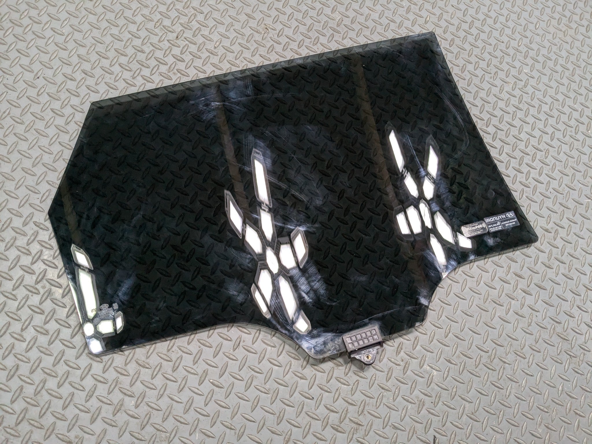 13 - 16 HYUNDAI SANTA FE OEM DOOR WINDOW GLASS WITH TINT REAR LEFT DRIVER SIDE