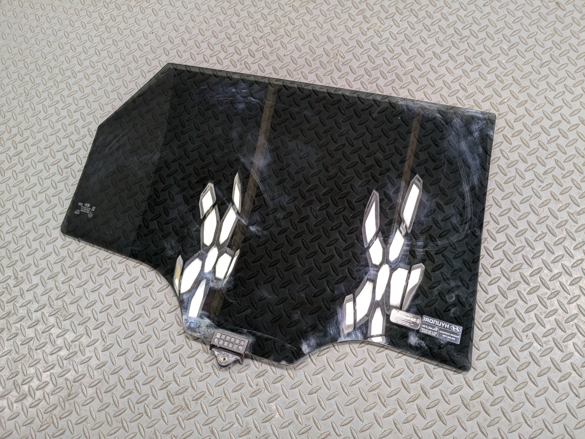 13 - 16 HYUNDAI SANTA FE OEM DOOR WINDOW GLASS WITH TINT REAR LEFT DRIVER SIDE