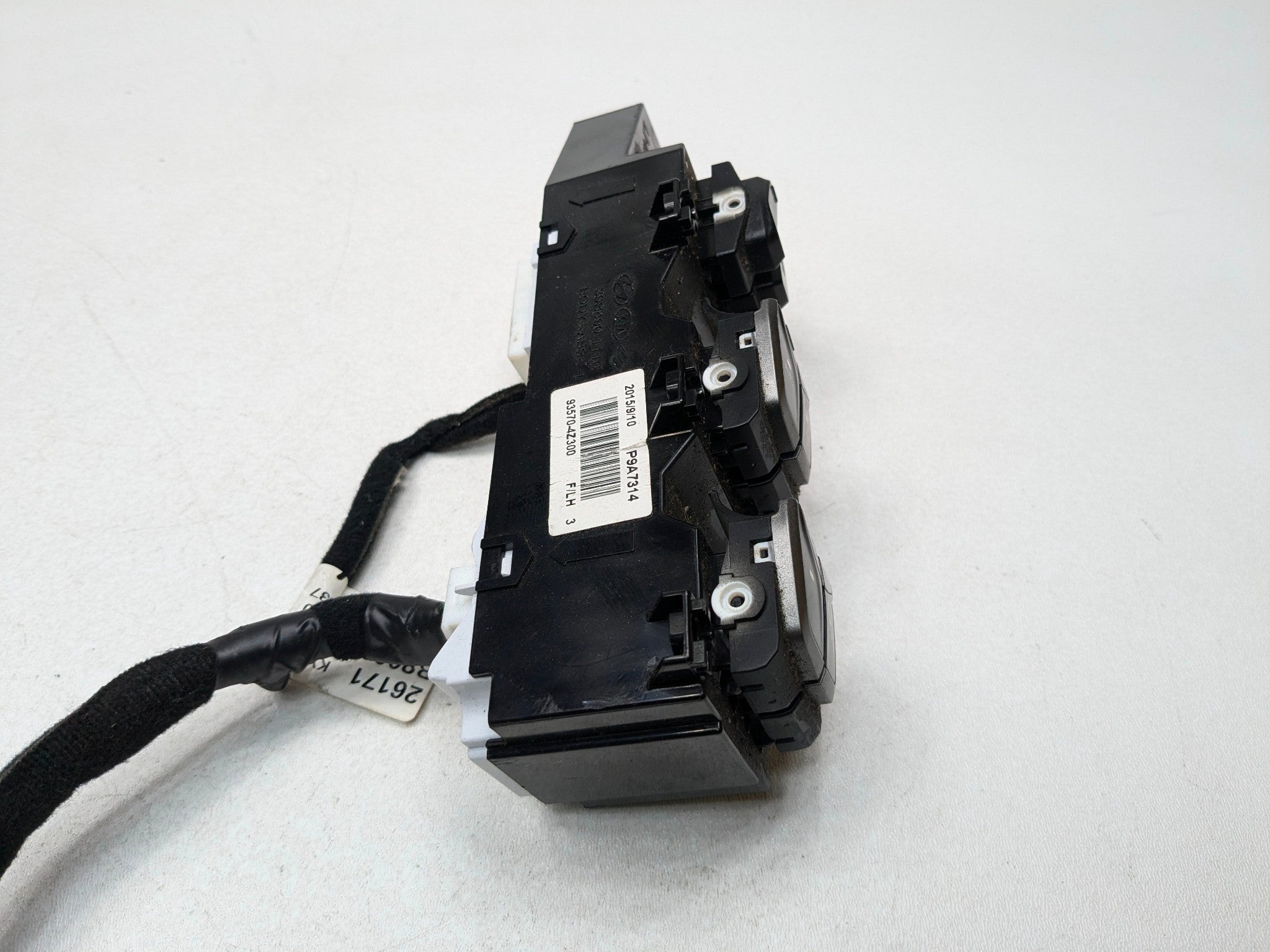13 - 16 HYUNDAI SANTA FE OEM DOOR WINDOW CONTROL SWITCH FRONT LEFT DRIVER SIDE