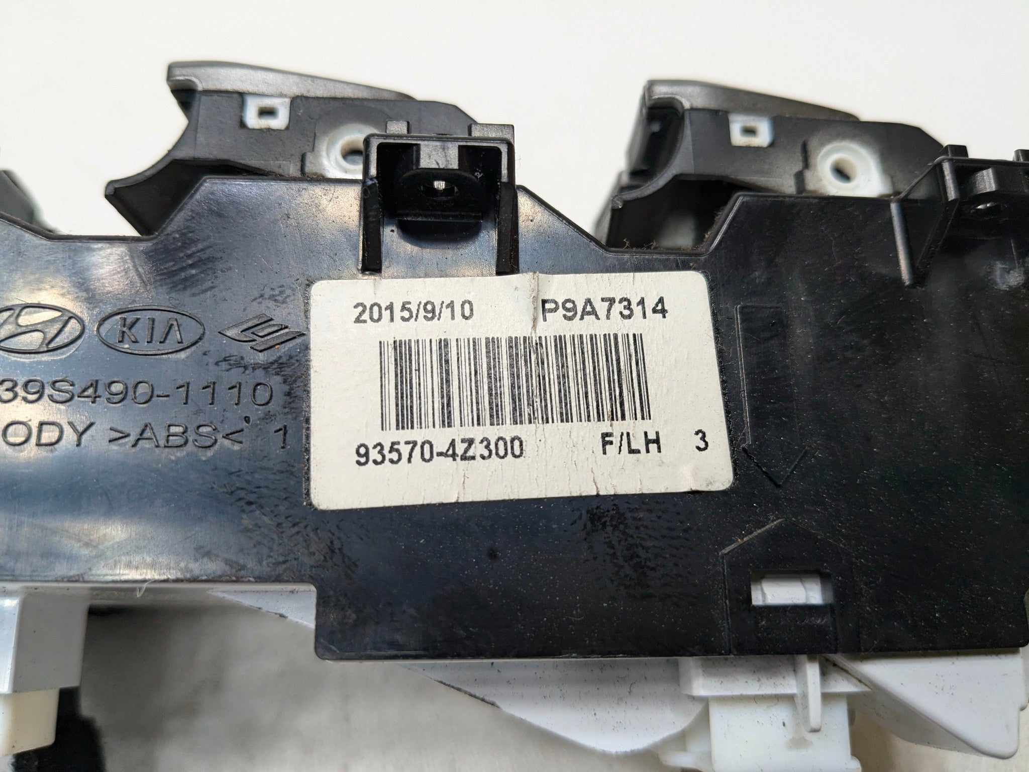 13 - 16 HYUNDAI SANTA FE OEM DOOR WINDOW CONTROL SWITCH FRONT LEFT DRIVER SIDE