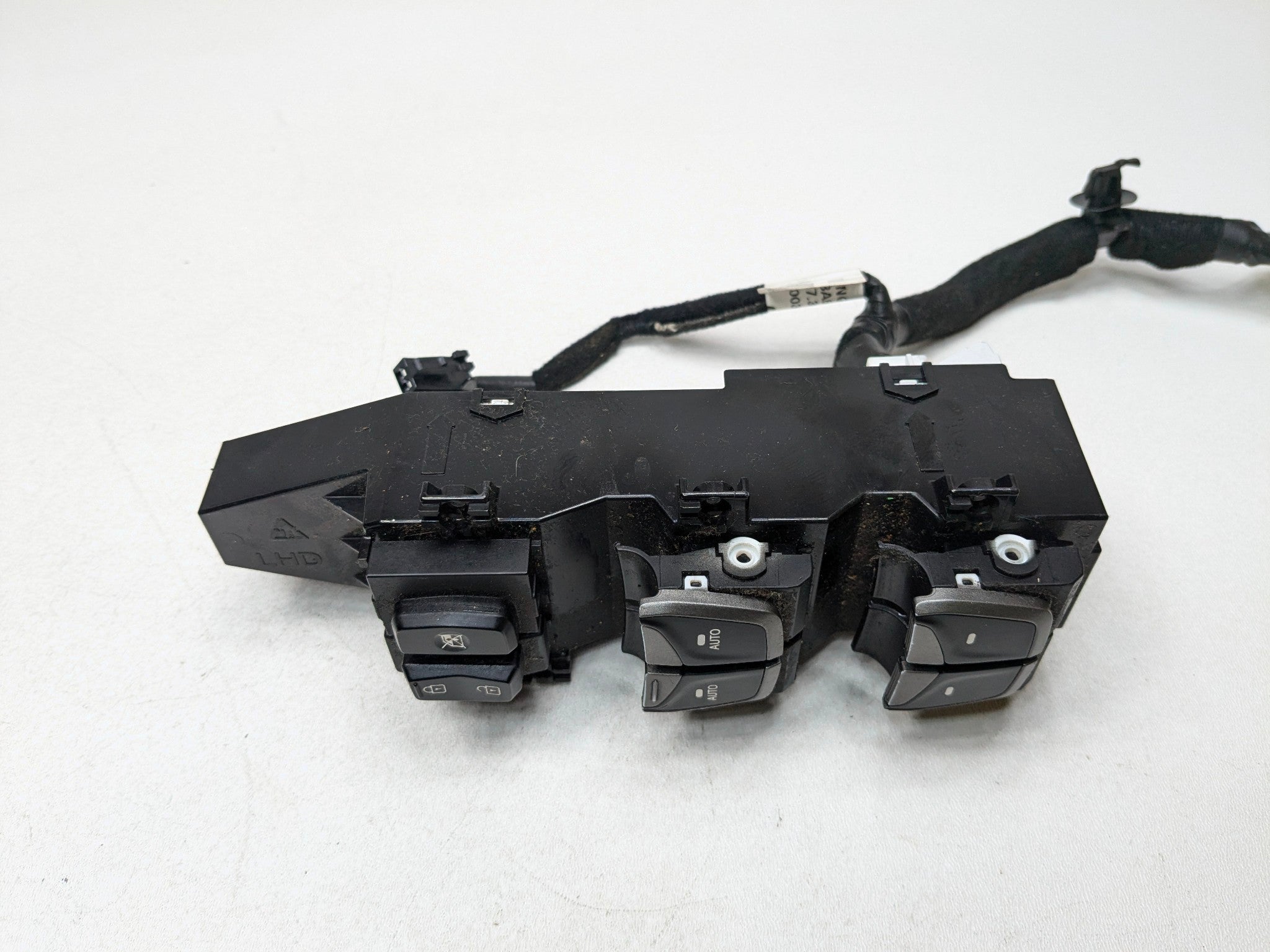 13 - 16 HYUNDAI SANTA FE OEM DOOR WINDOW CONTROL SWITCH FRONT LEFT DRIVER SIDE