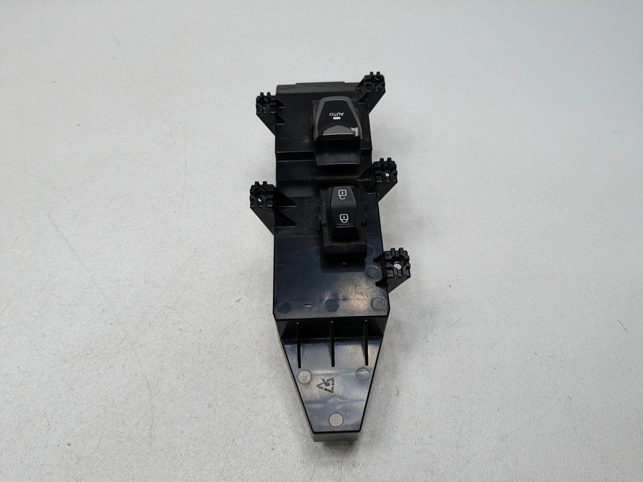 13-16 HYUNDAI SANTA FE OEM DOOR WINDOW CONTROL SWITCH FRONT RIGHT PASSENGER SIDE