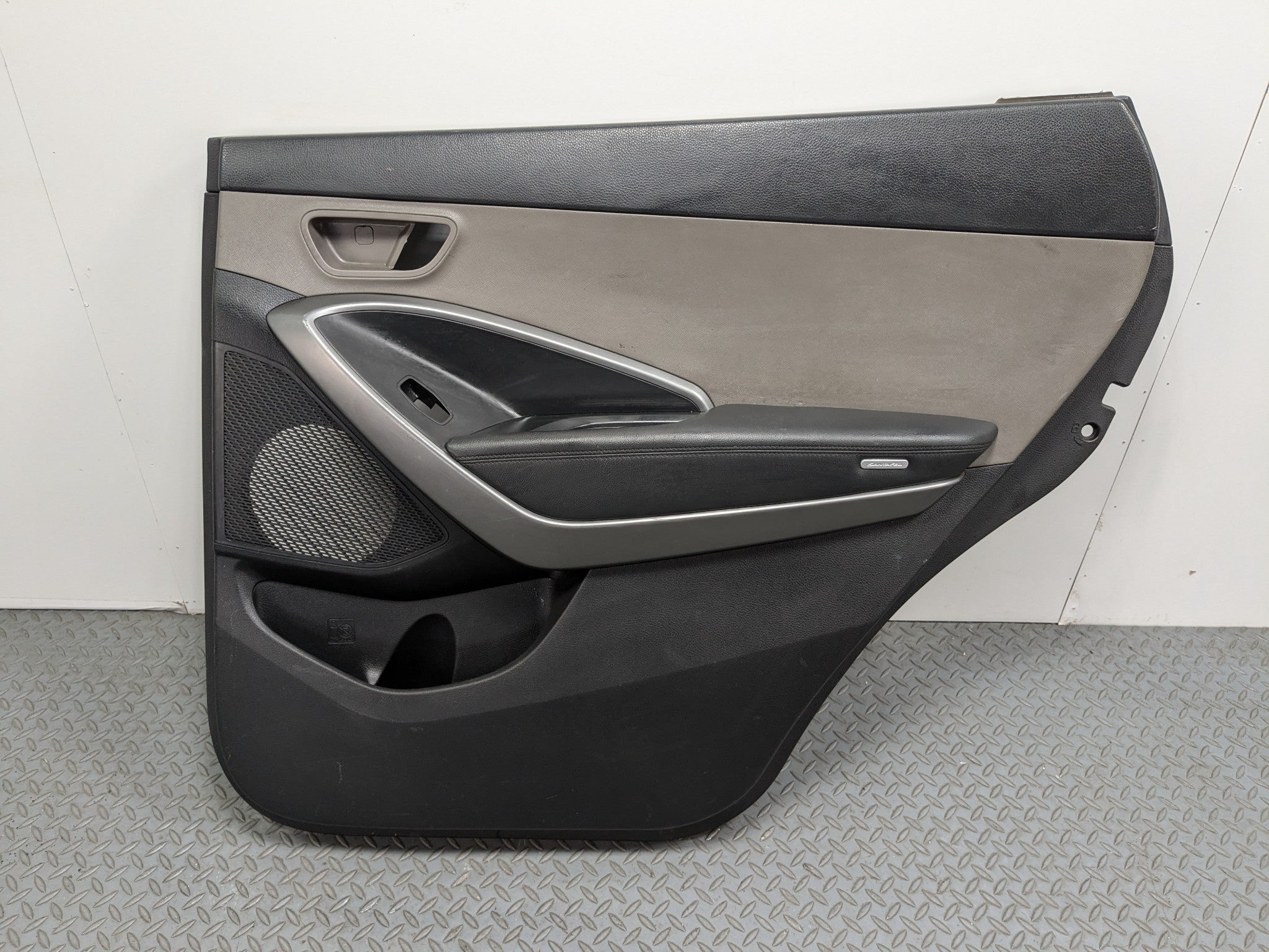 13 - 16 HYUNDAI SANTA FE OEM INTERIOR DOOR TRIM PANEL REAR RIGHT PASSENGER SIDE