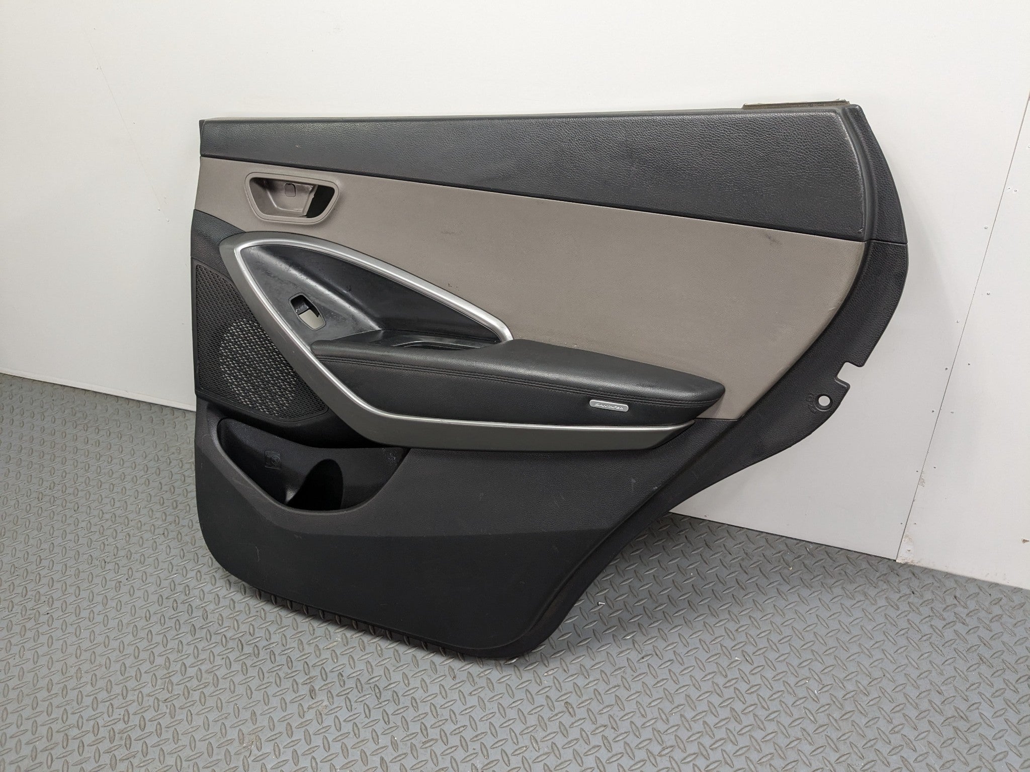 13 - 16 HYUNDAI SANTA FE OEM INTERIOR DOOR TRIM PANEL REAR RIGHT PASSENGER SIDE
