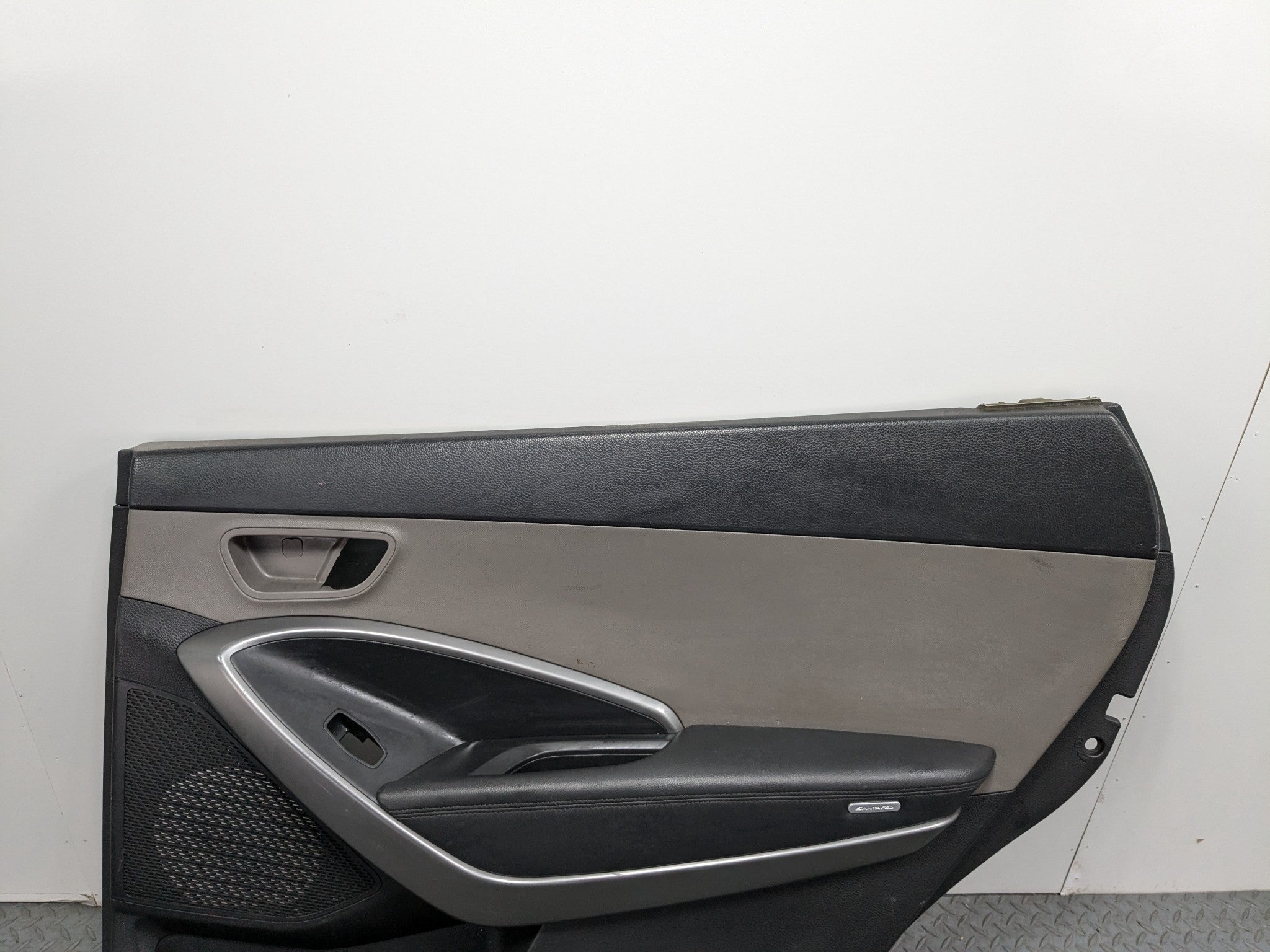 13 - 16 HYUNDAI SANTA FE OEM INTERIOR DOOR TRIM PANEL REAR RIGHT PASSENGER SIDE