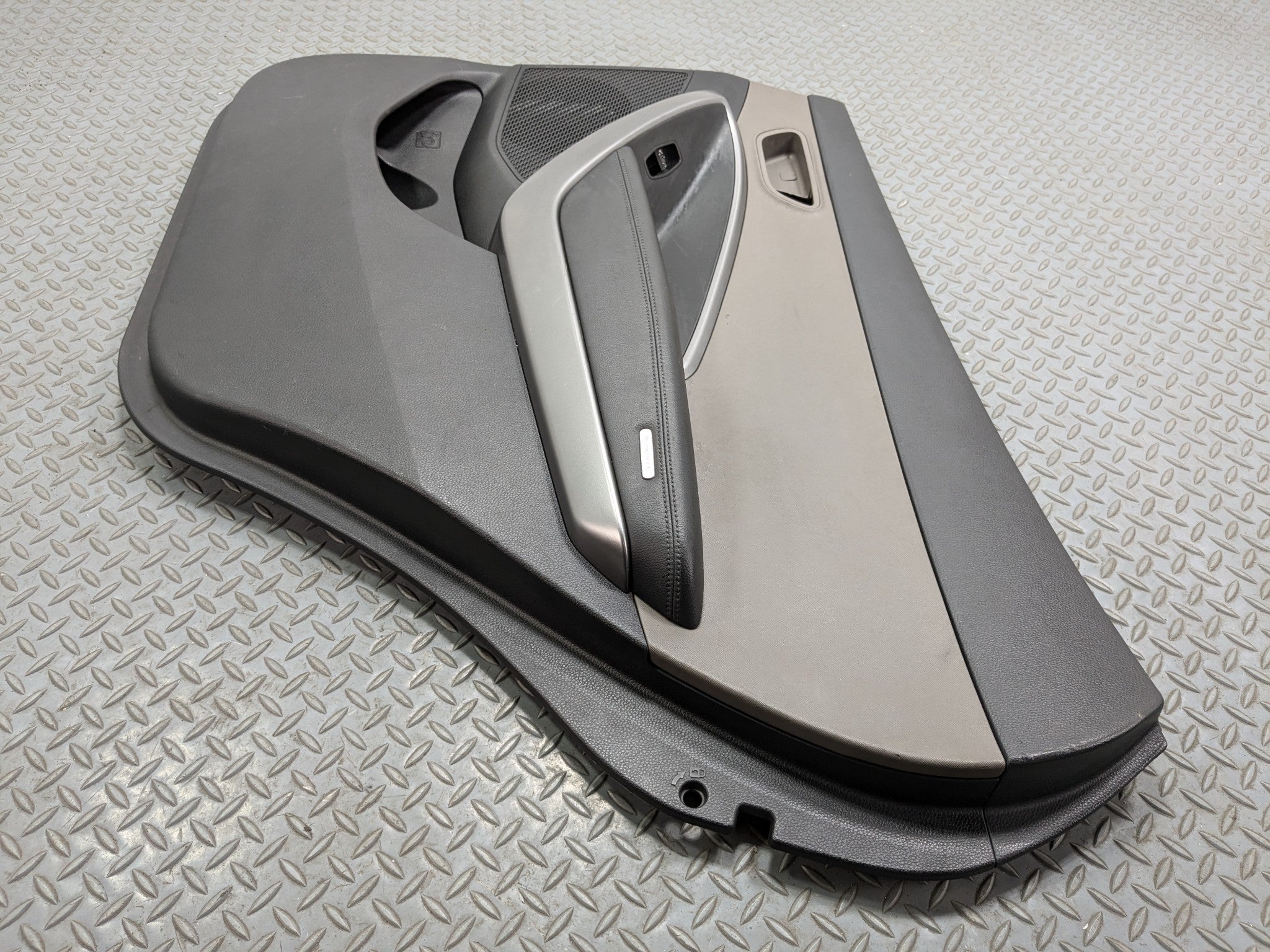 13 - 16 HYUNDAI SANTA FE OEM INTERIOR DOOR TRIM PANEL REAR RIGHT PASSENGER SIDE
