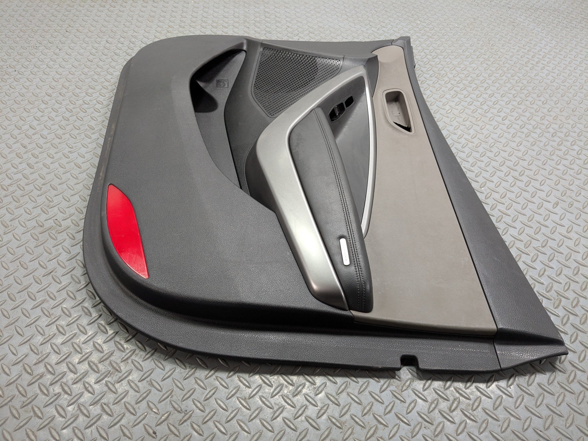 13 - 16 HYUNDAI SANTA FE OEM INTERIOR DOOR TRIM PANEL FRONT RIGHT PASSENGER SIDE