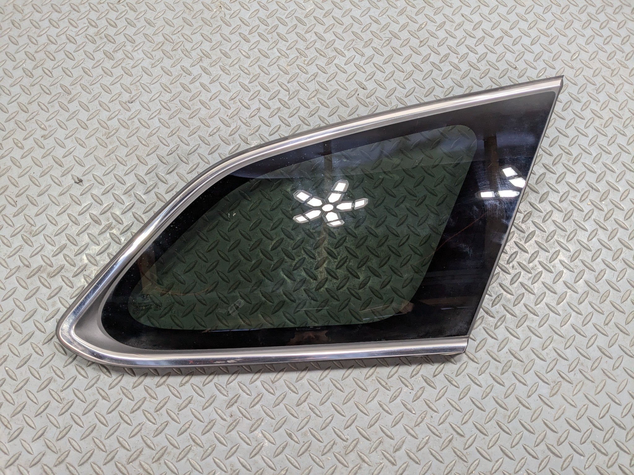 13 - 16 HYUNDAI SANTA FE OEM DOOR WINDOW QUARTER GLASS REAR RIGHT PASSENGER SIDE