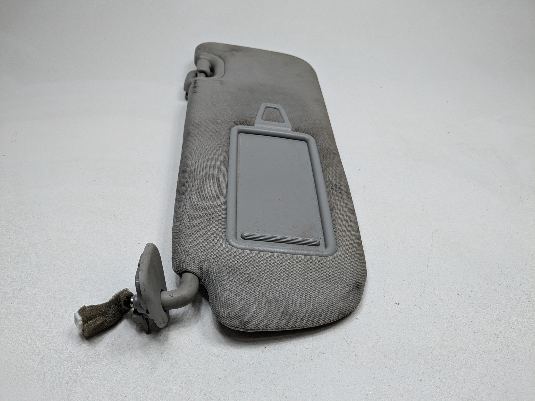 13 - 16 HYUNDAI SANTA FE OEM SUN VISOR GRAY INTERIOR UPPER ROOF FRONT LEFT SIDE