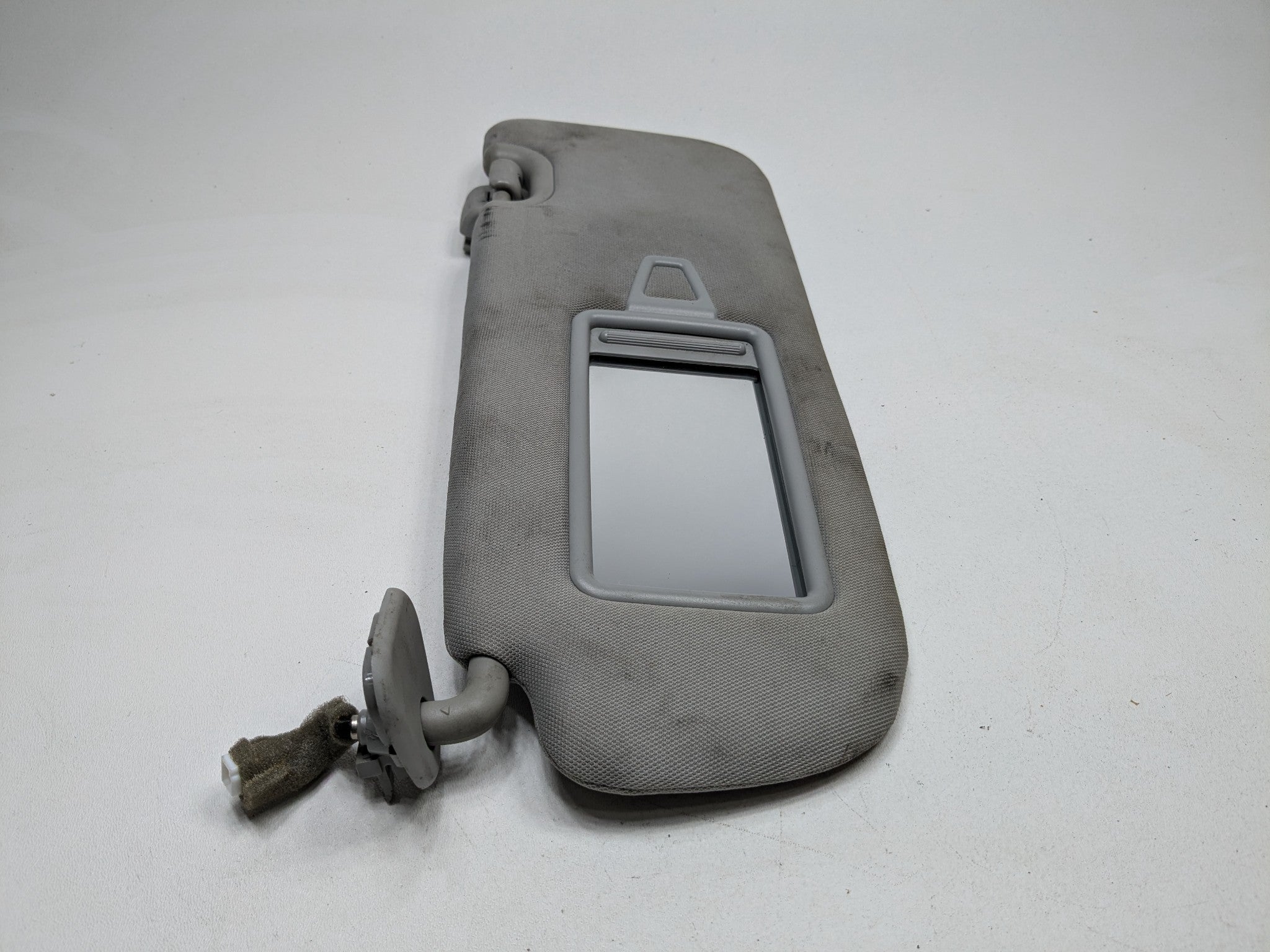 13 - 16 HYUNDAI SANTA FE OEM SUN VISOR GRAY INTERIOR UPPER ROOF FRONT LEFT SIDE