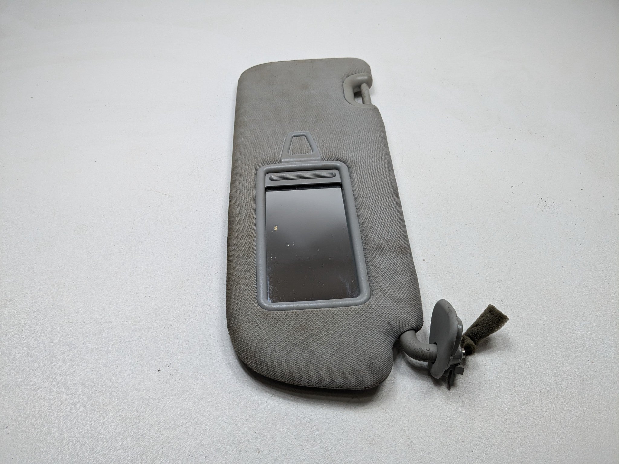 13 - 16 HYUNDAI SANTA FE OEM SUN VISOR GRAY INTERIOR UPPER ROOF FRONT RIGHT SIDE