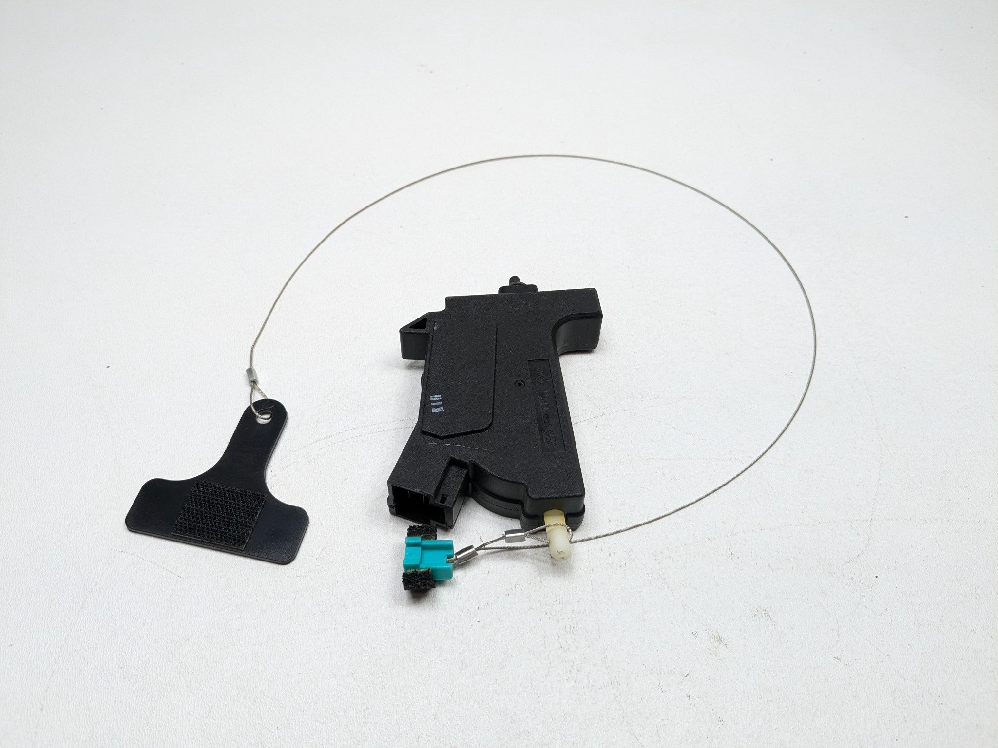 13 - 16 HYUNDAI SANTA FE OEM FUEL TANK DOOR LID LOCK RELEASE ACTUATOR AND HANDLE