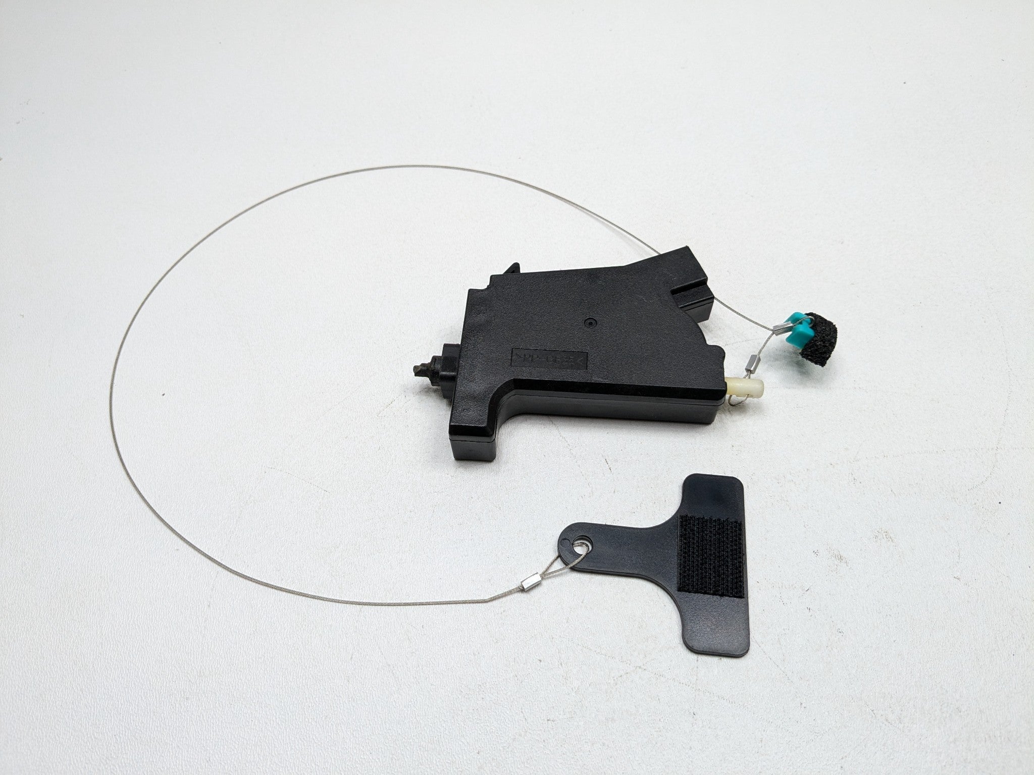 13 - 16 HYUNDAI SANTA FE OEM FUEL TANK DOOR LID LOCK RELEASE ACTUATOR AND HANDLE