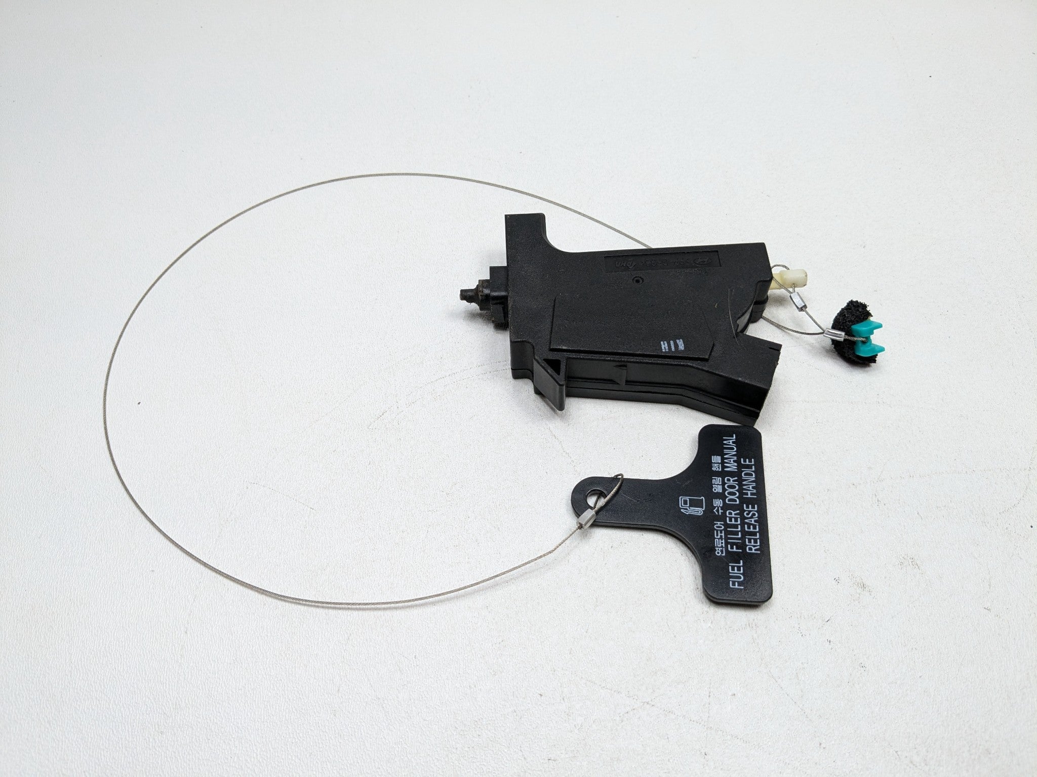 13 - 16 HYUNDAI SANTA FE OEM FUEL TANK DOOR LID LOCK RELEASE ACTUATOR AND HANDLE