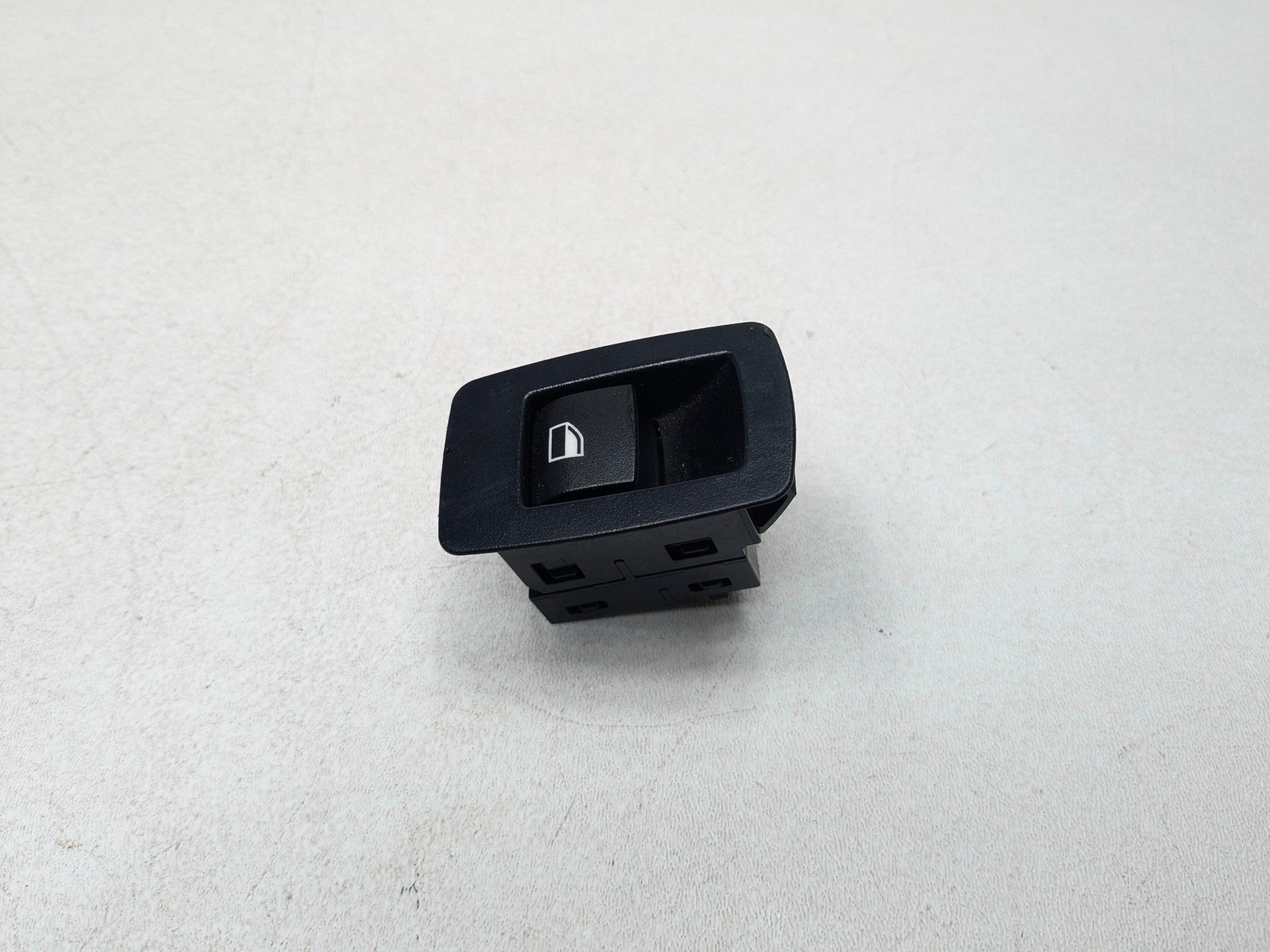 2015 - 2018 BMW 320I OEM DOOR WINDOW CONTROL SWITCH REAR RIGHT PASSENGER SIDE