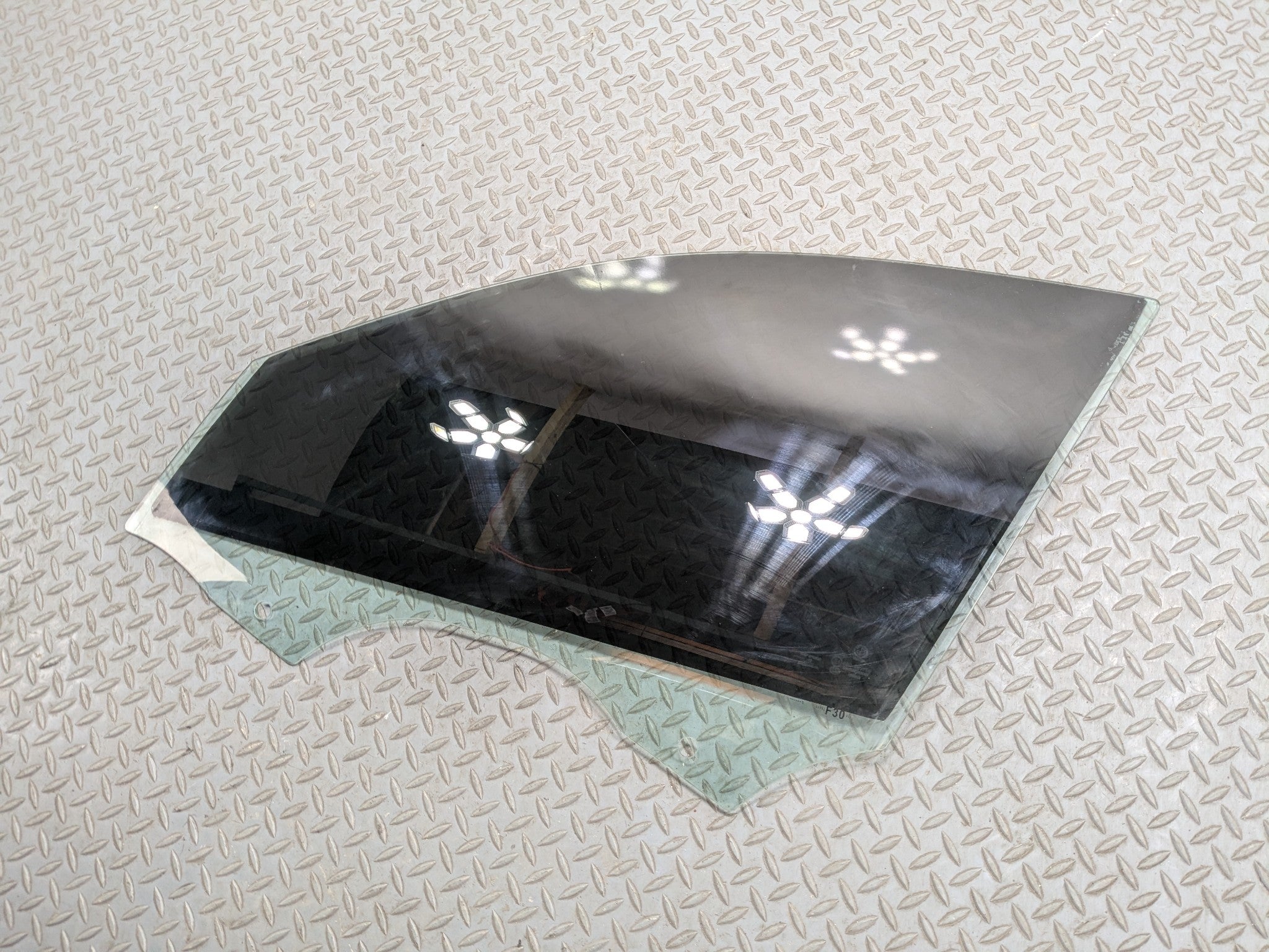 2015 - 2018 BMW 320I OEM DOOR WINDOW GLASS WITH TINT FRONT LEFT DRIVER SIDE