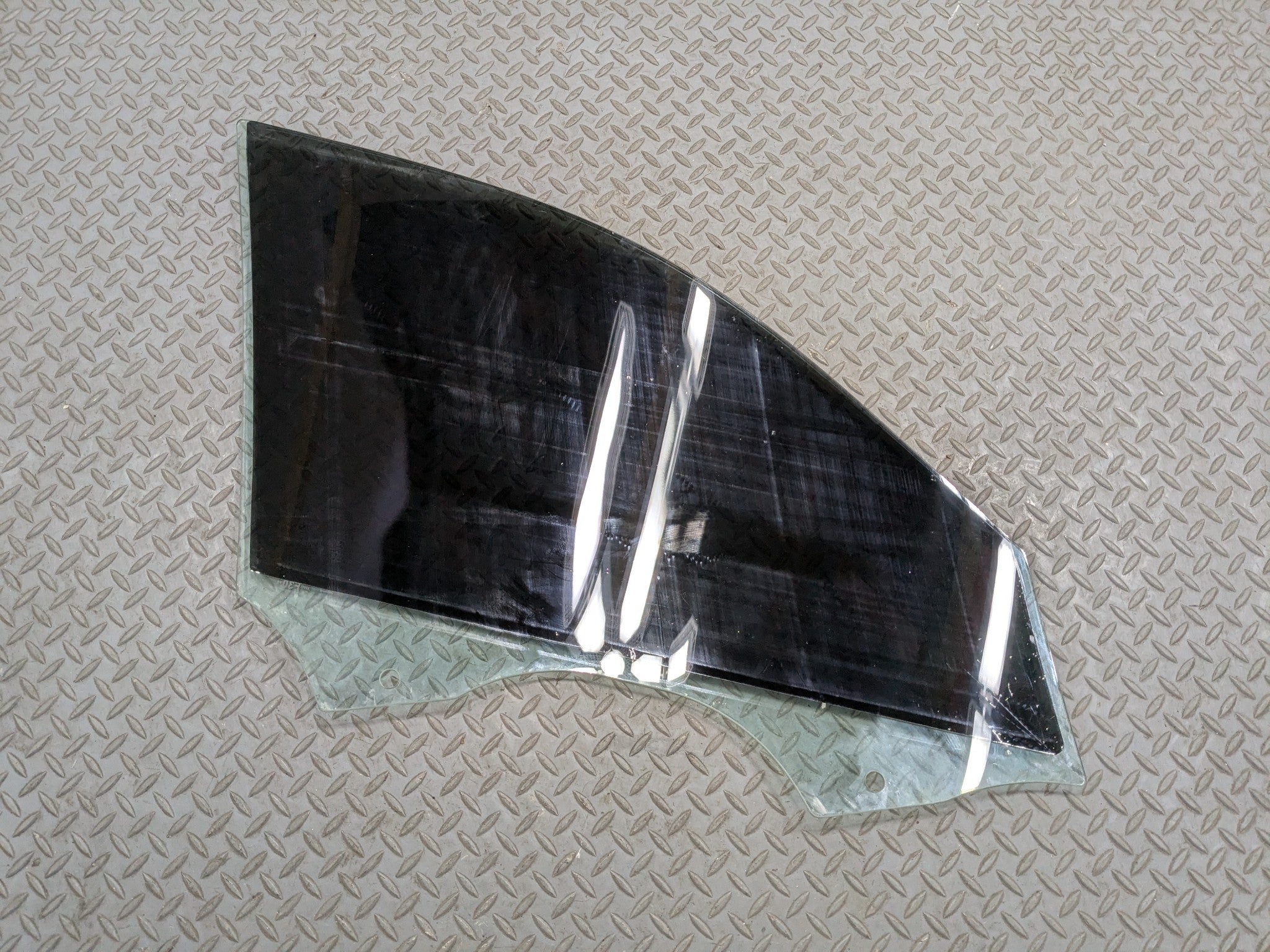 2015 - 2018 BMW 320I OEM DOOR WINDOW GLASS WITH TINT FRONT LEFT DRIVER SIDE