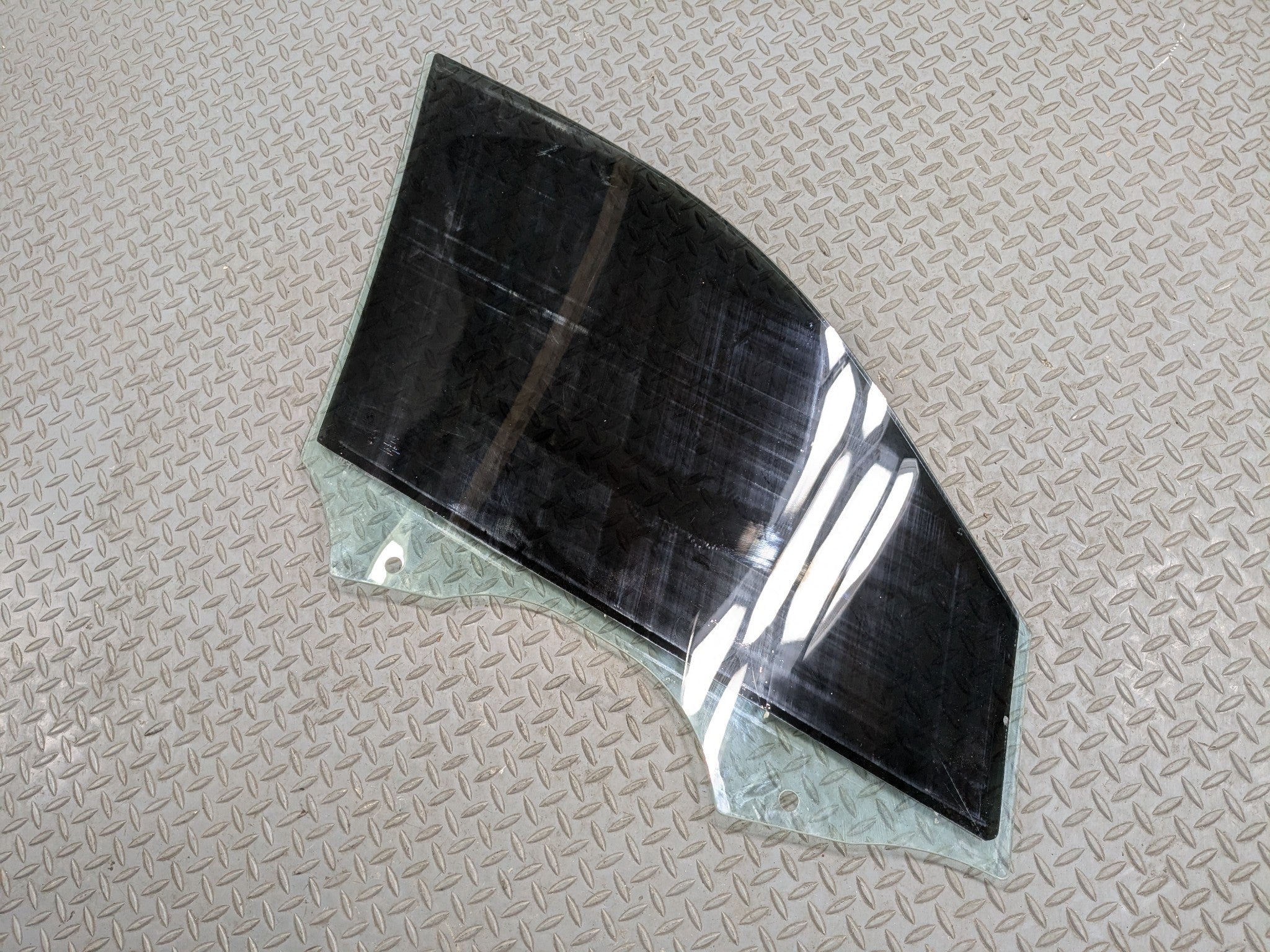 2015 - 2018 BMW 320I OEM DOOR WINDOW GLASS WITH TINT FRONT LEFT DRIVER SIDE