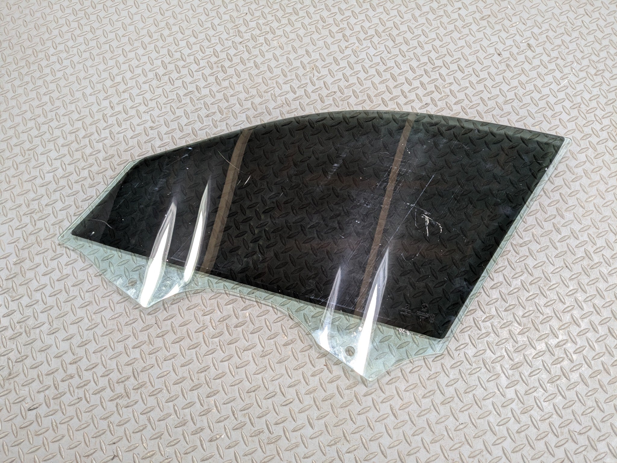 2015 - 2018 BMW 320I OEM DOOR WINDOW GLASS WITH TINT FRONT RIGHT PASSENGER SIDE