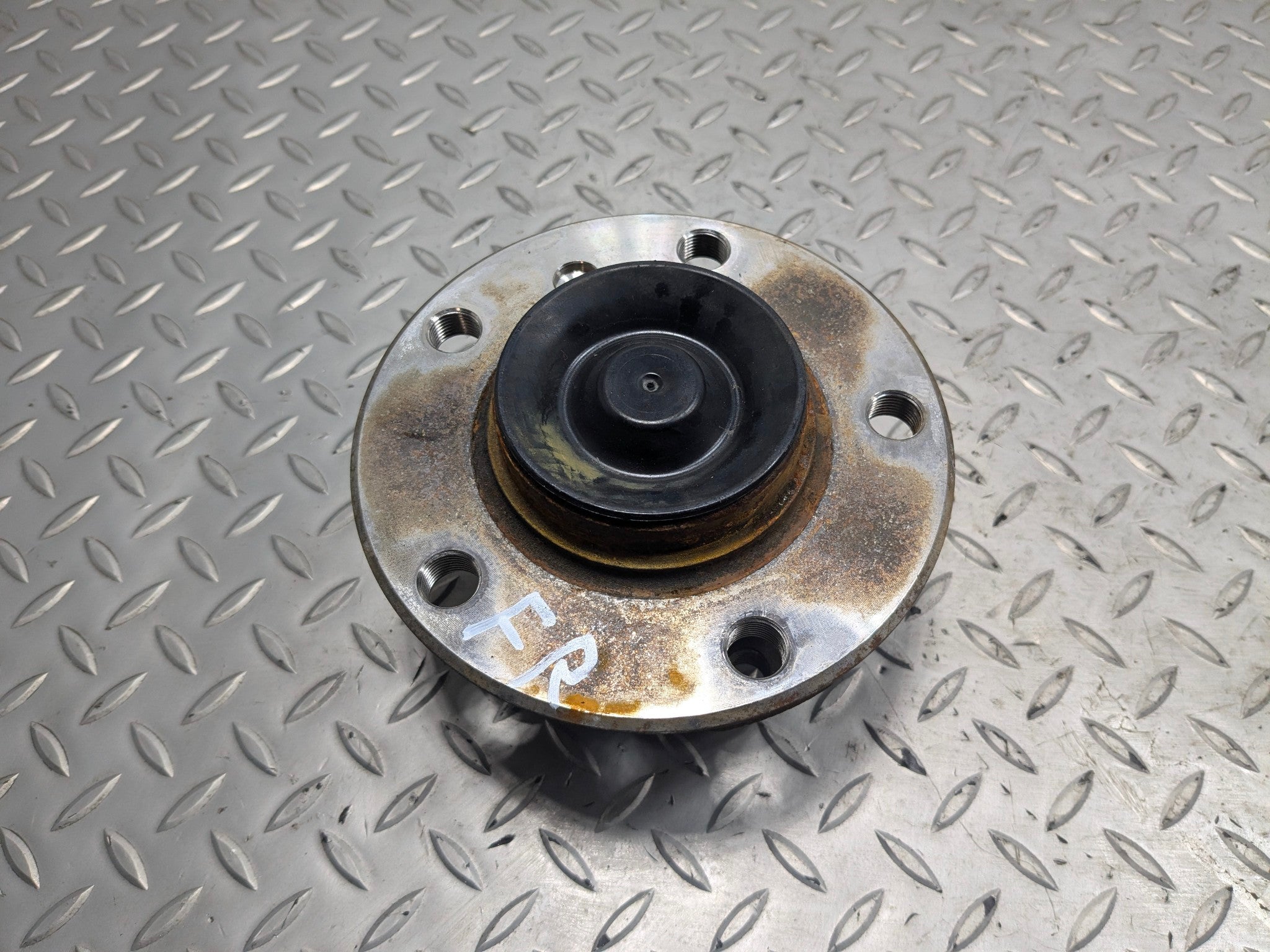 2015 - 2018 BMW 320I OEM FRONT RIGHT WHEEL HUB BEARING ASSEMBLY PASSENGER SIDE
