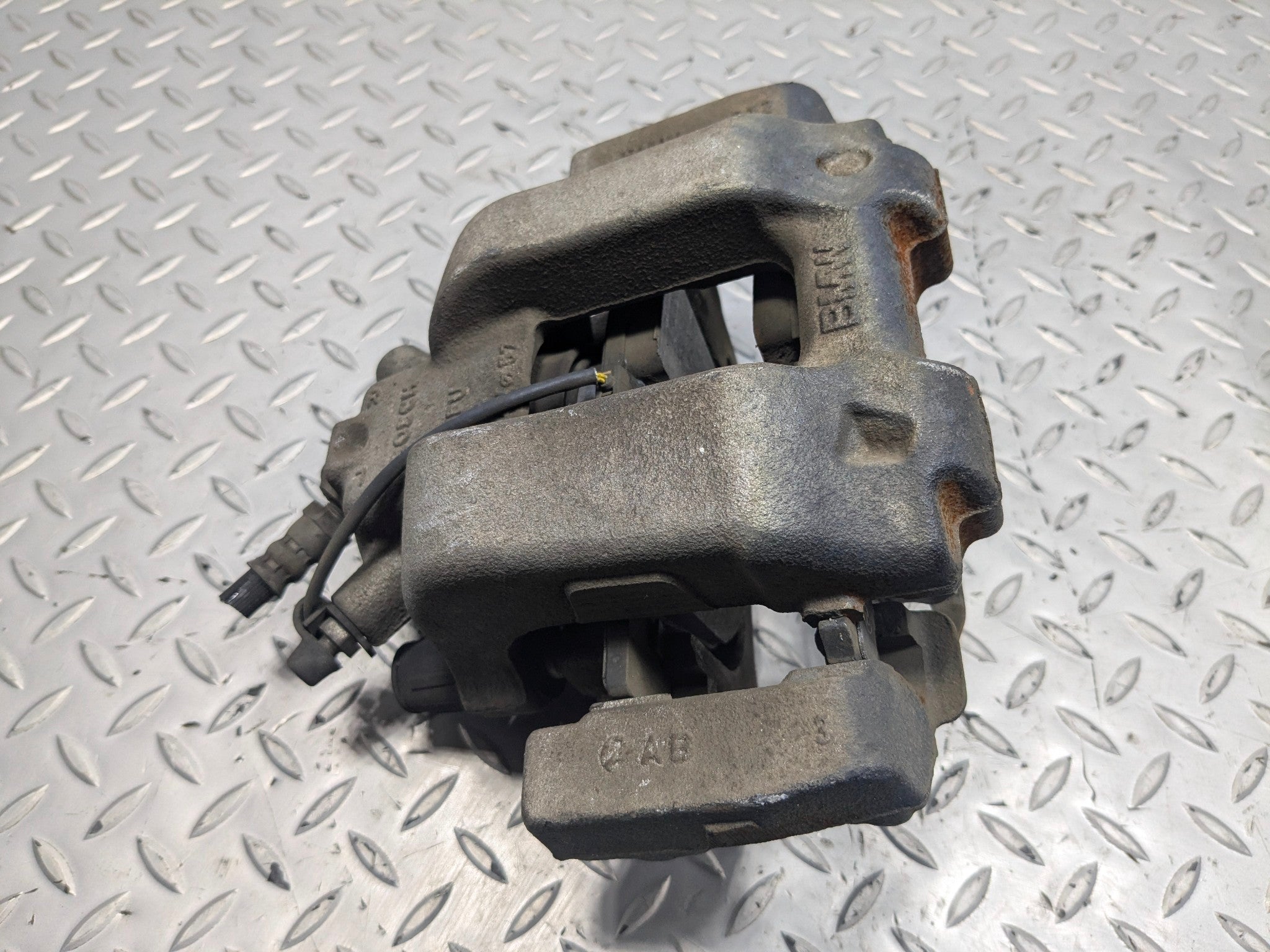 2015 - 2018 BMW 320I OEM BRAKE CALIPER ASSEMBLY FRONT LEFT DRIVER SIDE