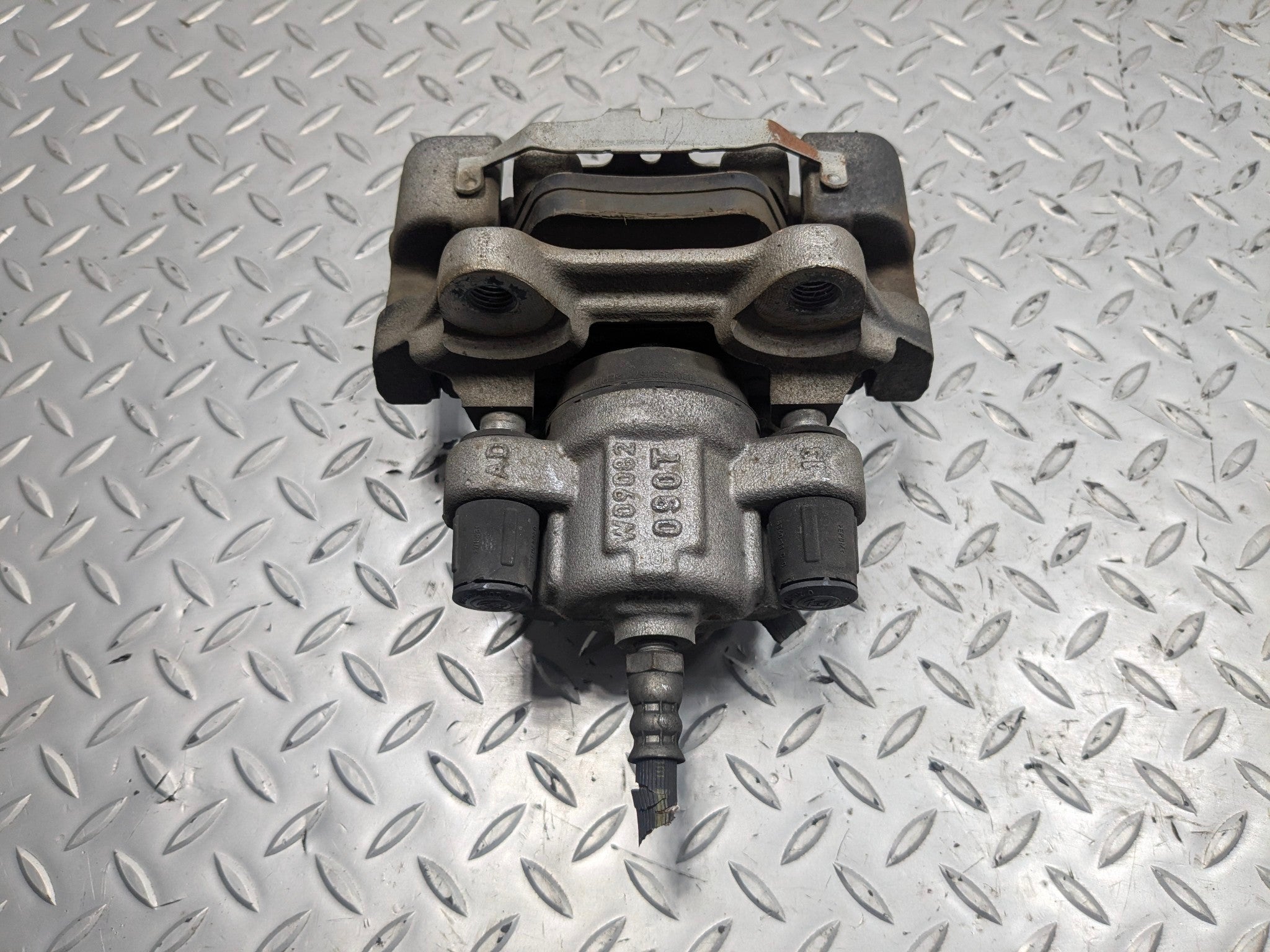 2015 - 2018 BMW 320I OEM BRAKE CALIPER ASSEMBLY REAR LEFT DRIVER SIDE