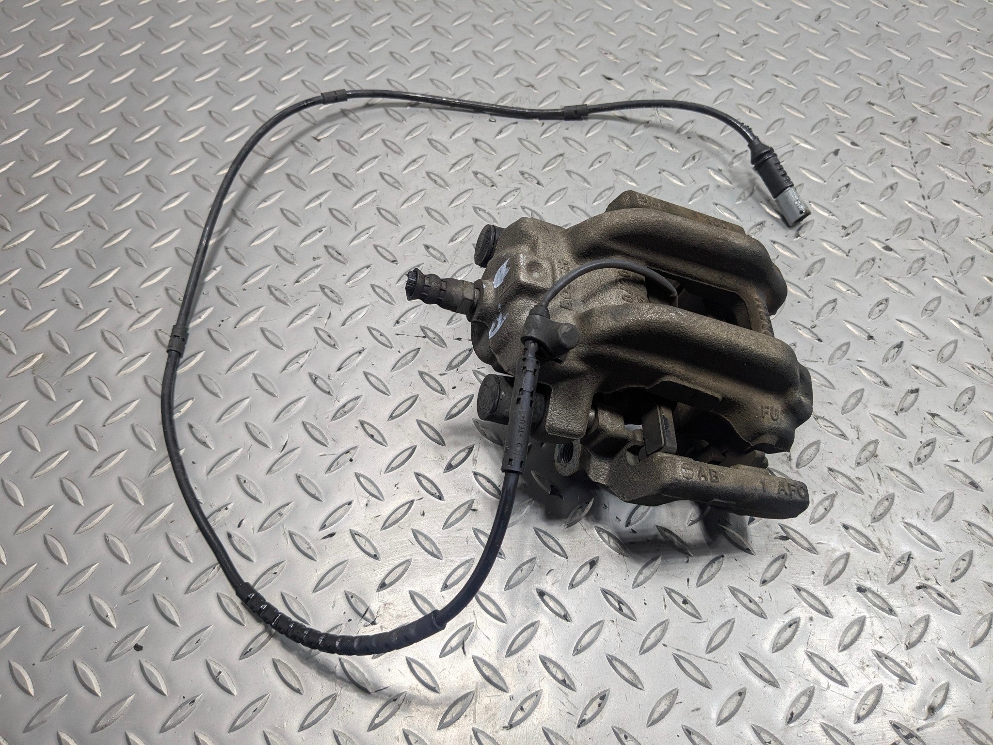 2015 - 2018 BMW 320I OEM BRAKE CALIPER ASSEMBLY REAR RIGHT PASSENGER SIDE