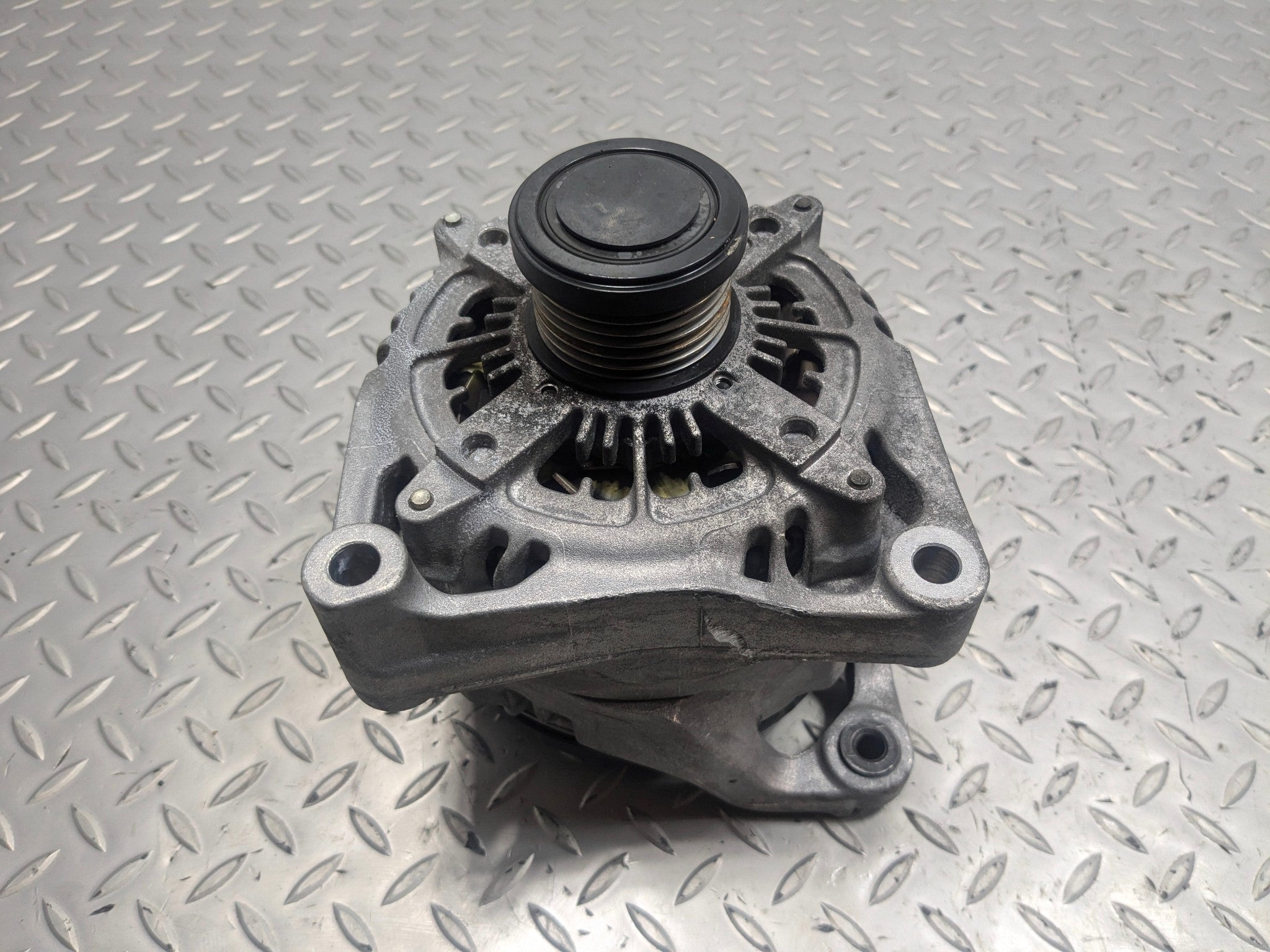 2015 - 2018 BMW 320I OEM ENGINE ALTERNATOR GENERATOR ASSEMBLY