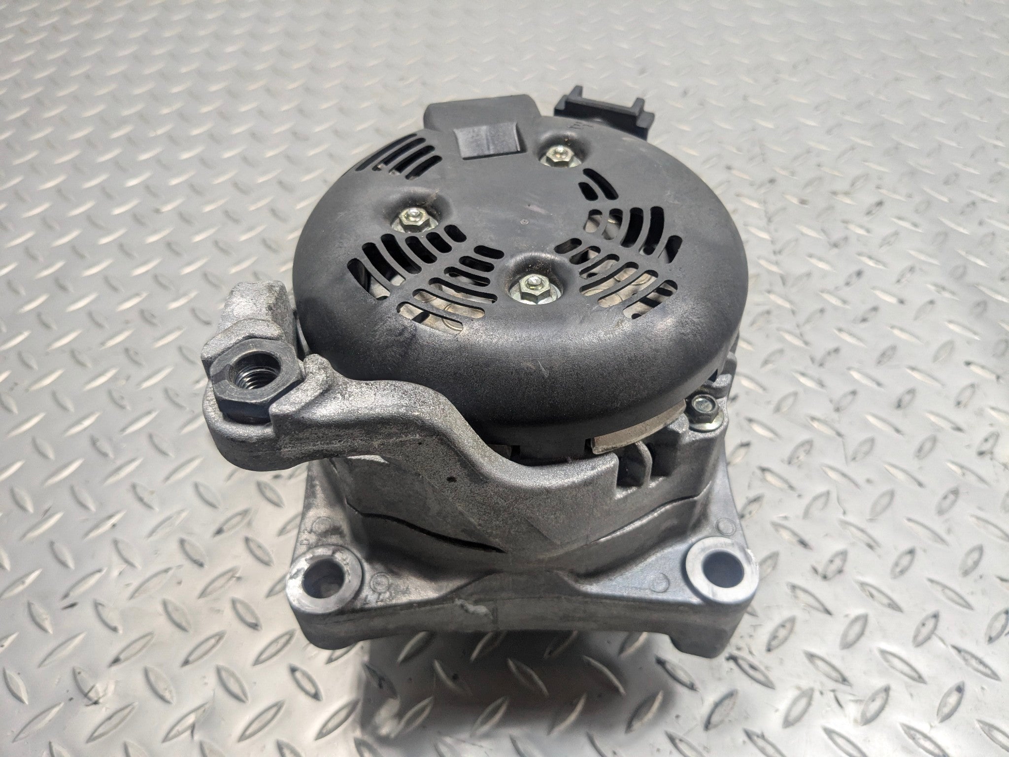 2015 - 2018 BMW 320I OEM ENGINE ALTERNATOR GENERATOR ASSEMBLY