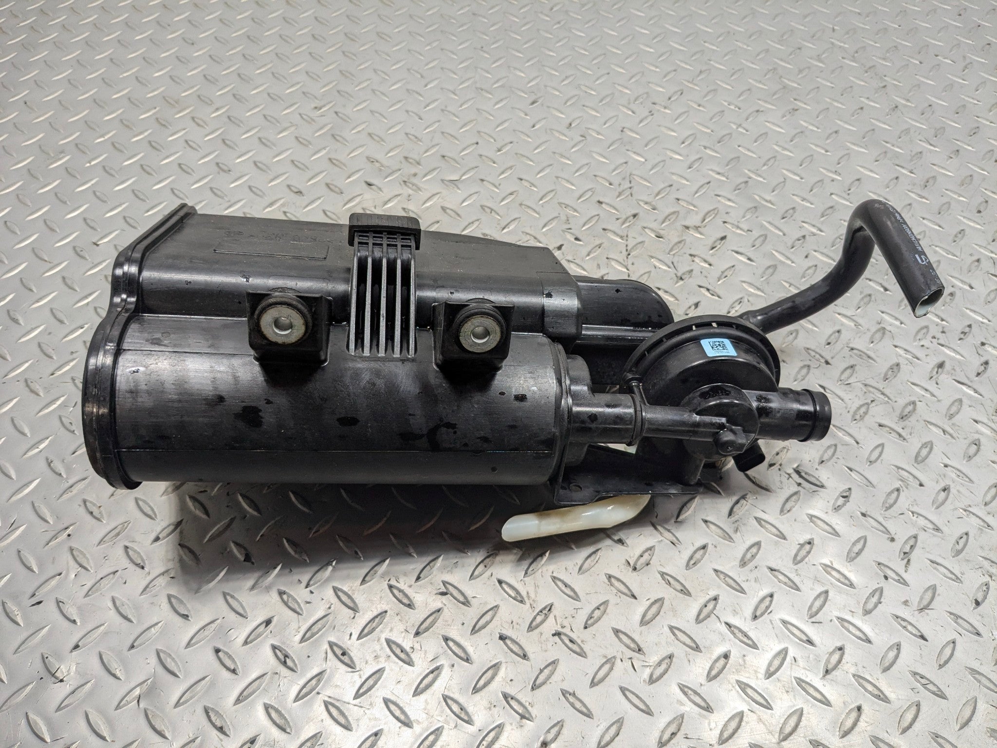 2015 - 2018 BMW 320I OEM FUEL VAPOR EVAPORATOR CHARCOAL CANISTER