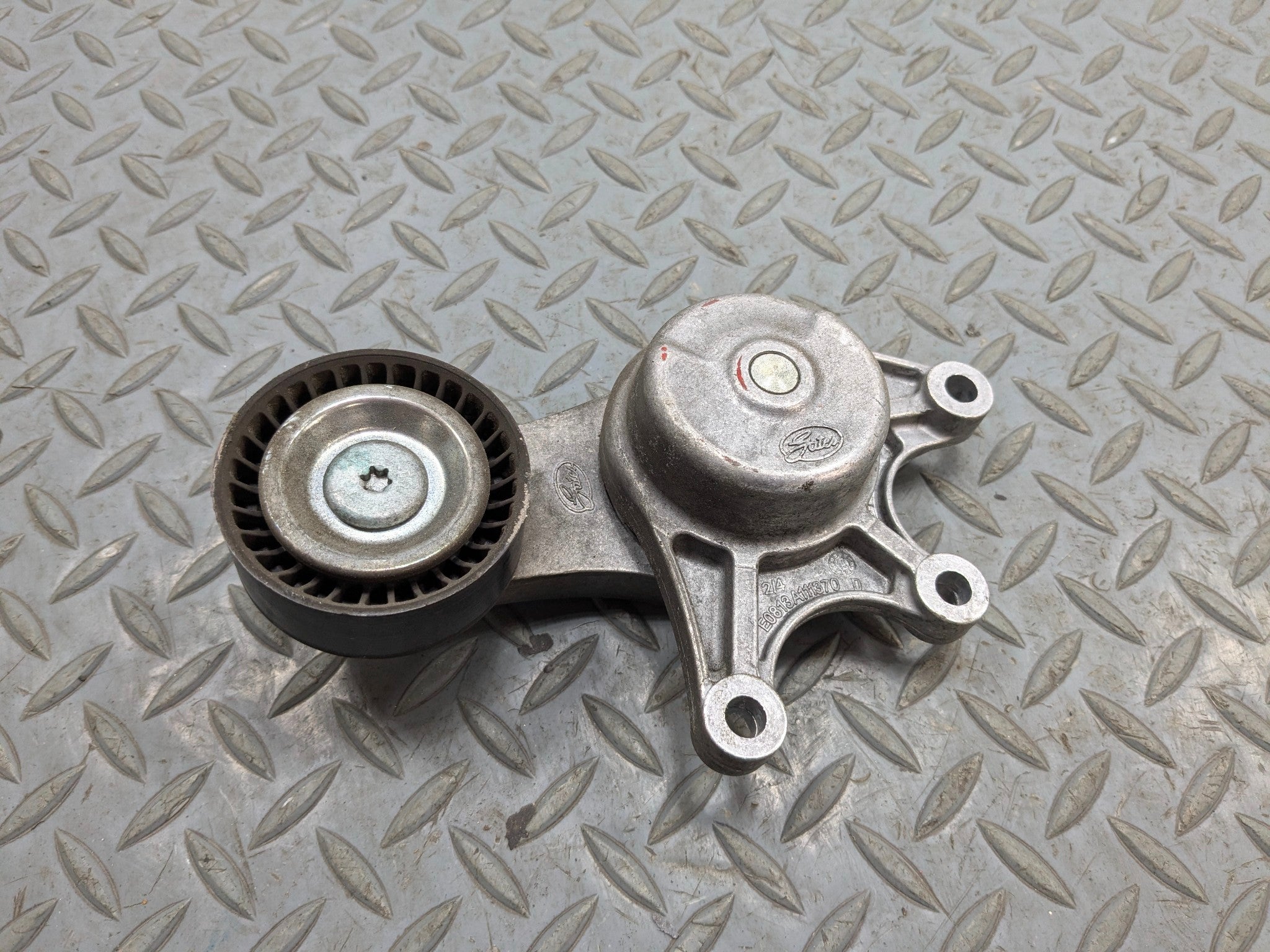 2015 - 2018 BMW 320I OEM ENGINE SERPENTINE BELT TENSIONER WITH PULLEY