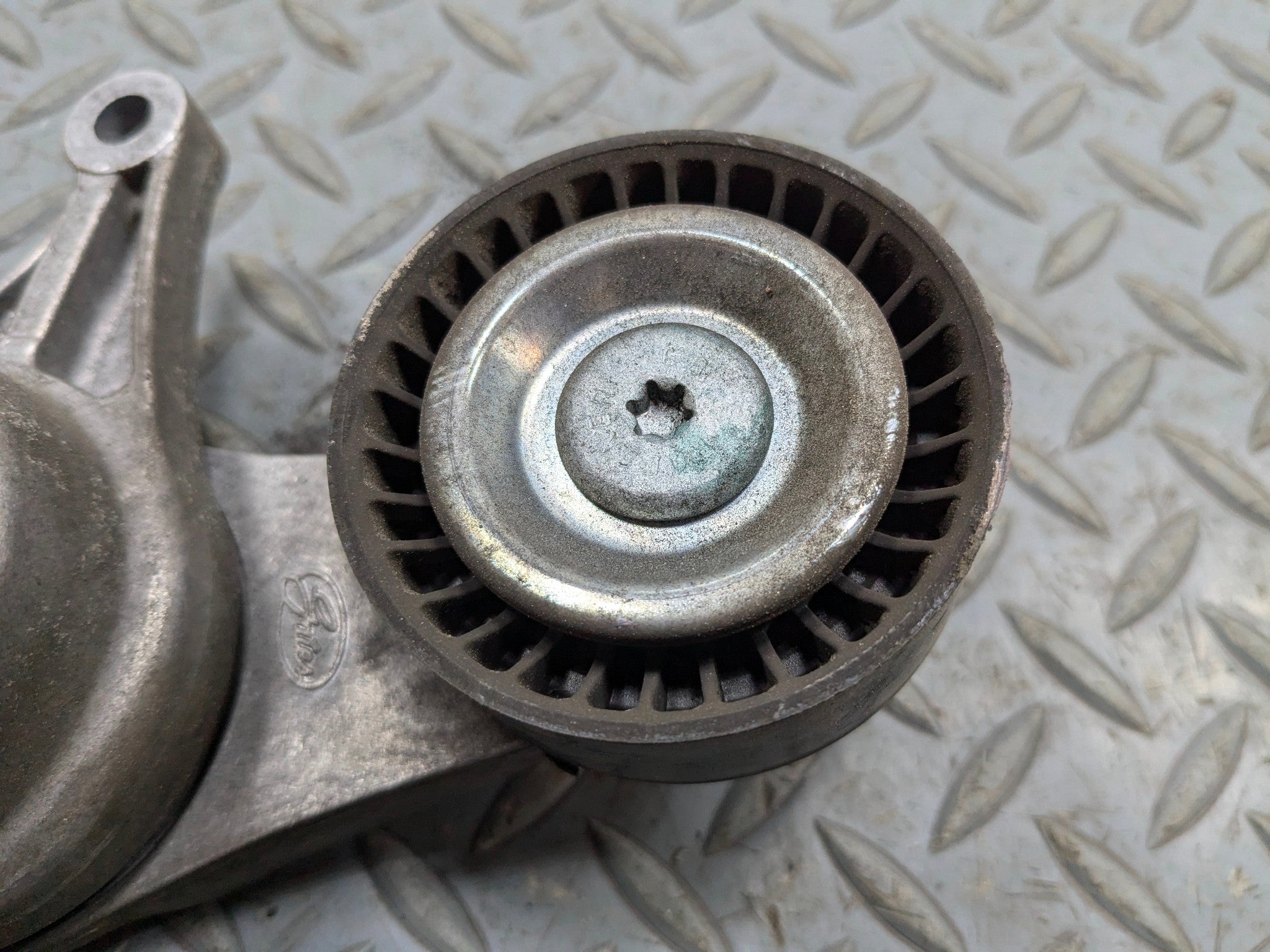 2015 - 2018 BMW 320I OEM ENGINE SERPENTINE BELT TENSIONER WITH PULLEY