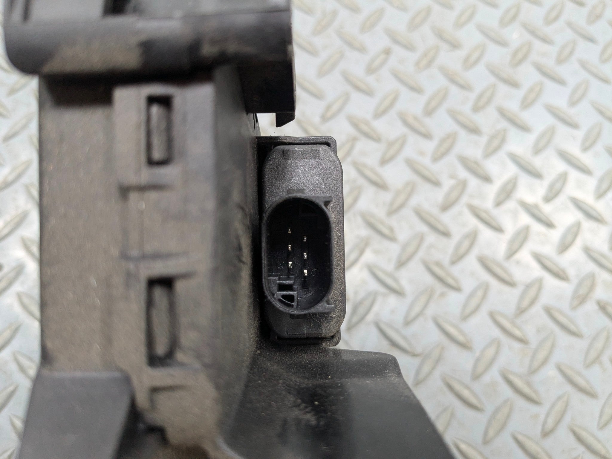 2015 - 2018 BMW 320I OEM ACCELERATOR PEDAL SENSOR BLACK GAS THROTTLE