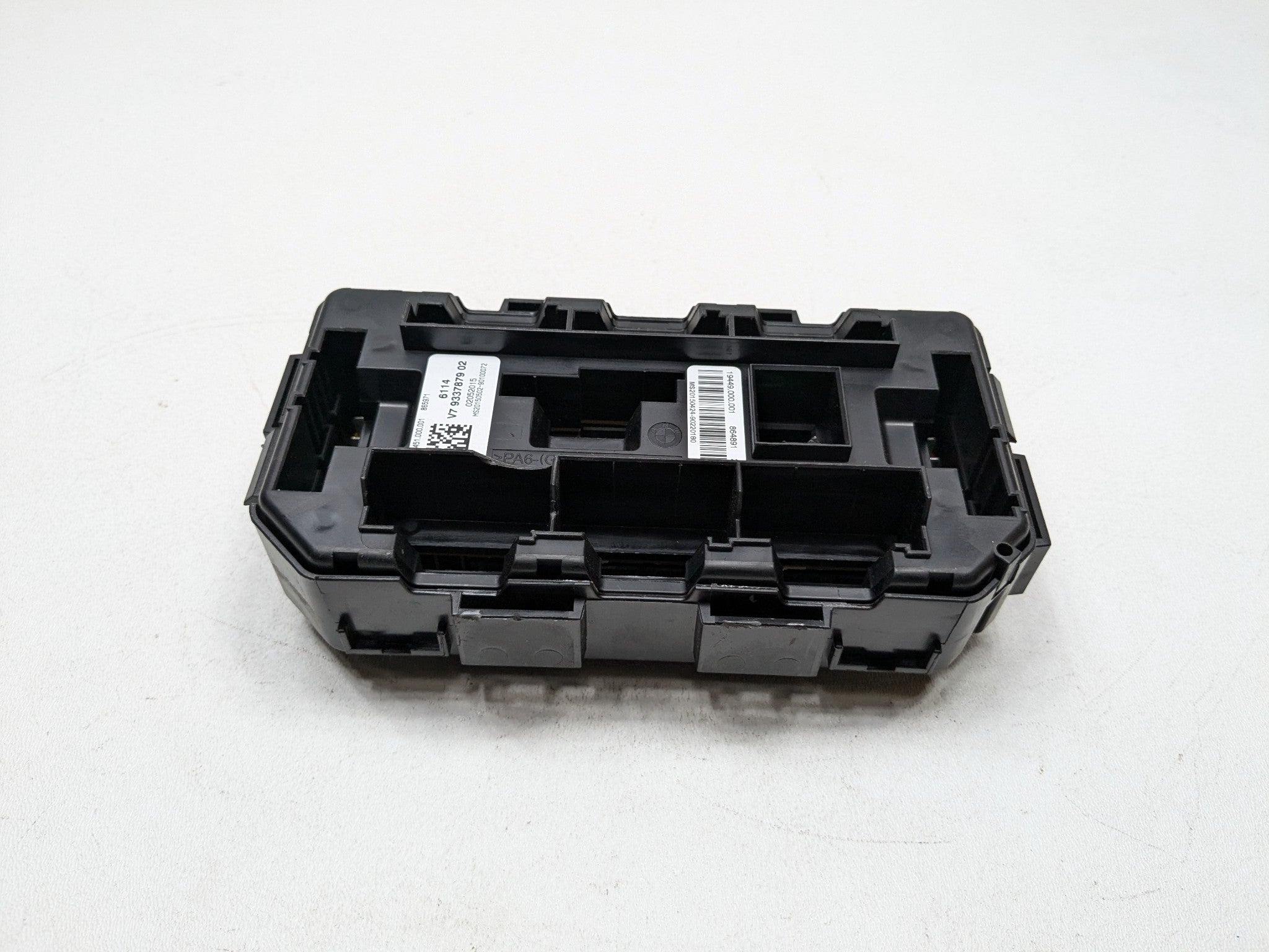 2015 - 2018 BMW 320I OEM ENGINE FUSE BOX RELAY JUNCTION POWER DISTRIBUTION BLOCK