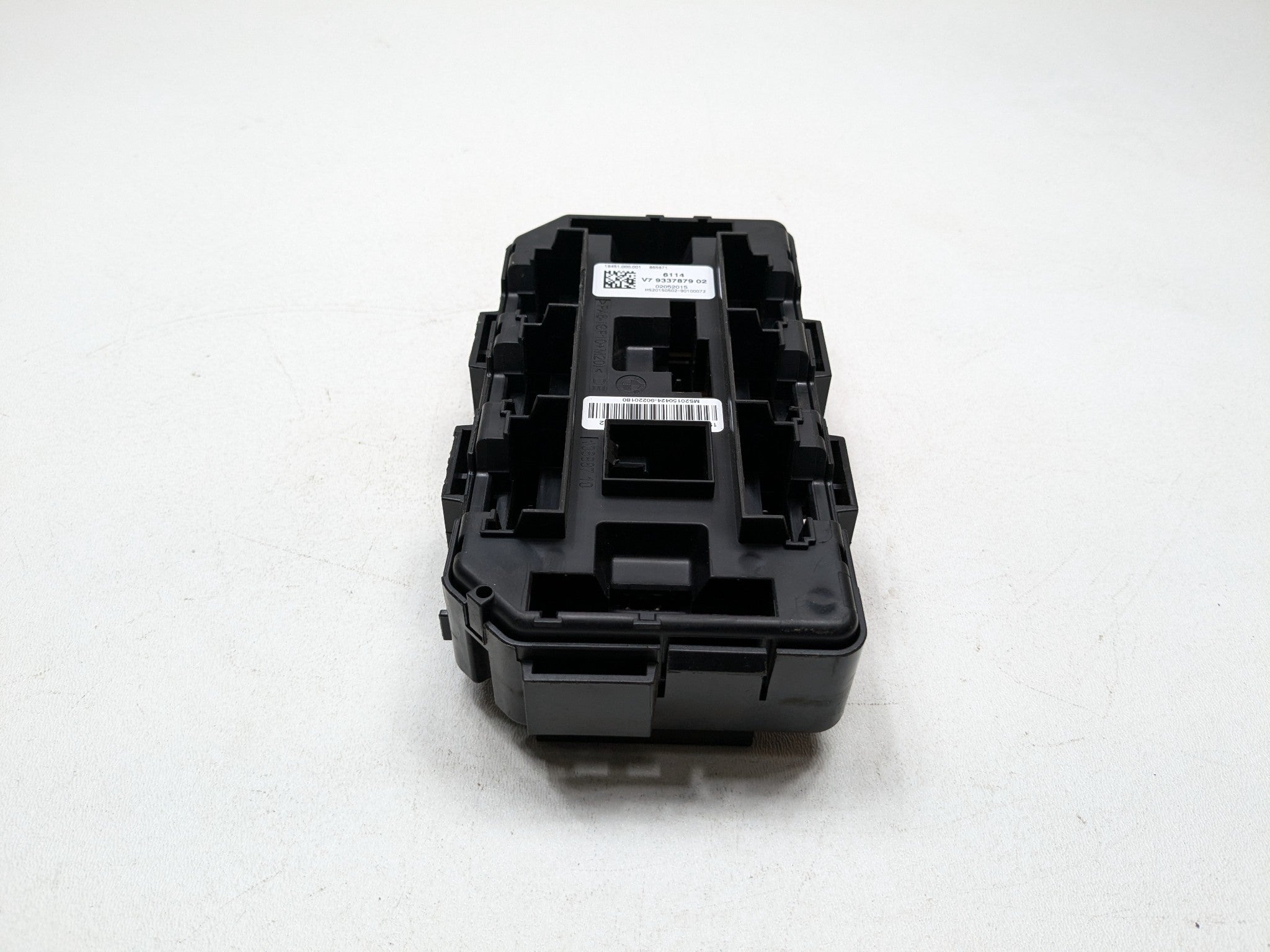 2015 - 2018 BMW 320I OEM ENGINE FUSE BOX RELAY JUNCTION POWER DISTRIBUTION BLOCK