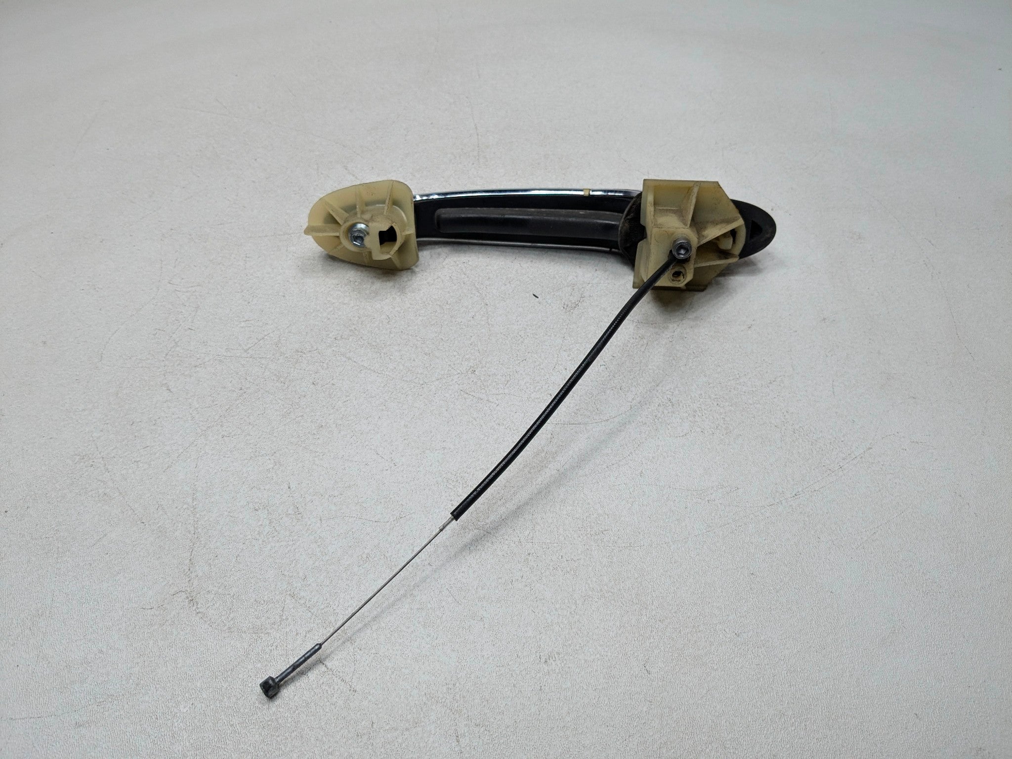 2011 - 2013 MINI COOPER OEM EXTERIOR DOOR HANDLE FRONT RIGHT PASSENGER SIDE