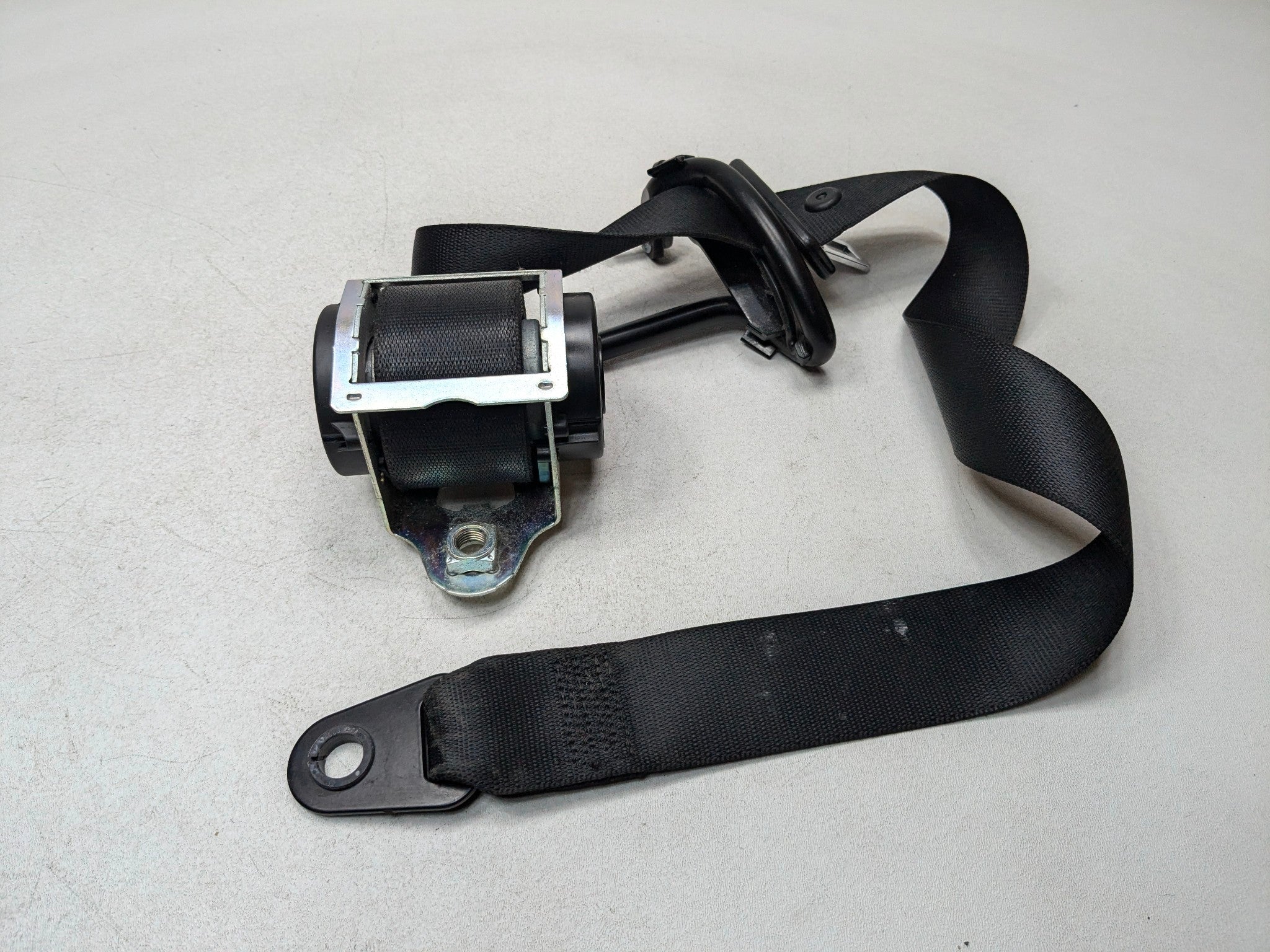 2011 - 2013 MINI COOPER OEM SEAT BELT RETRACTOR FRONT LEFT DRIVER SIDE BLACK