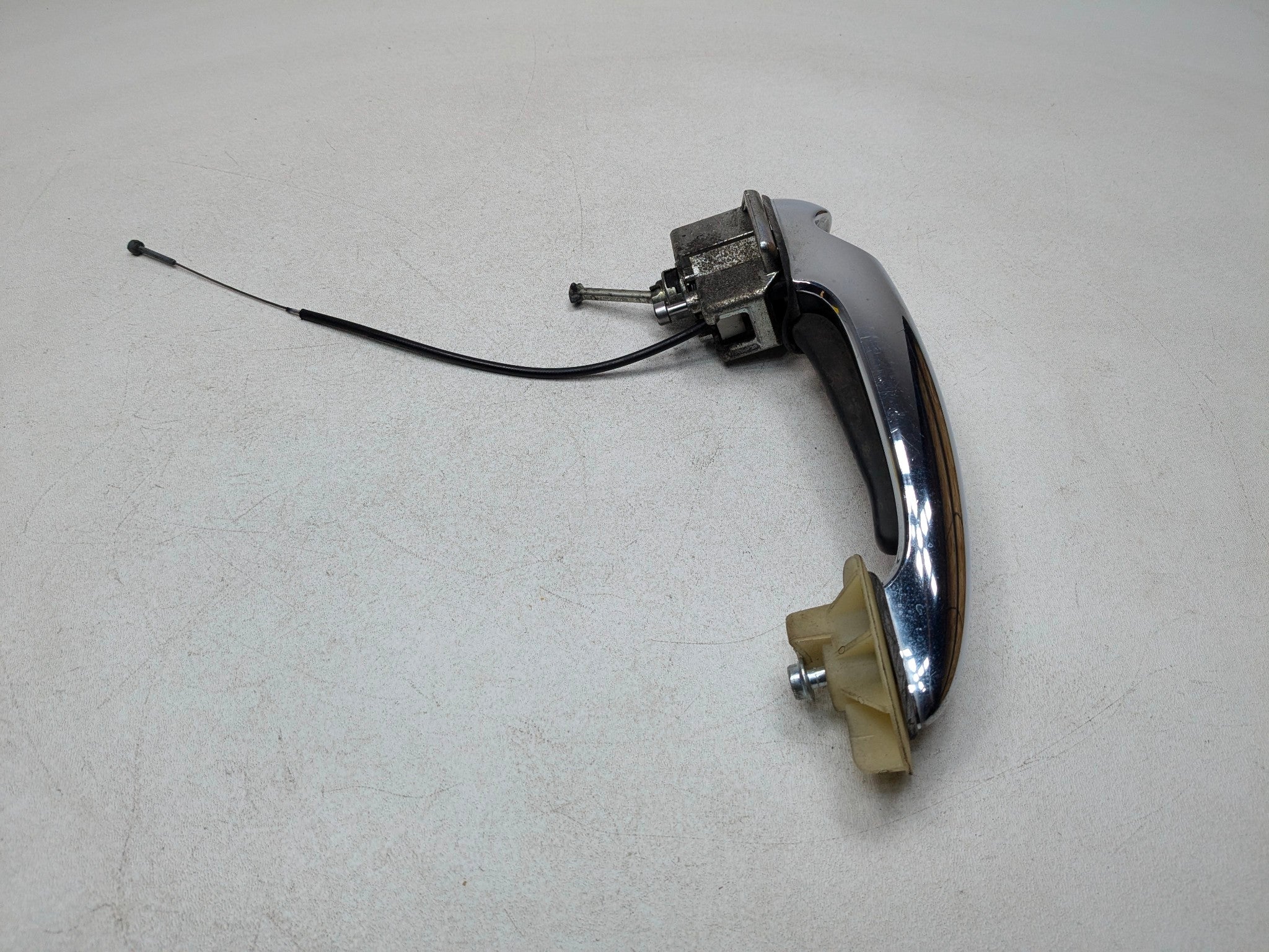 2011 - 2013 MINI COOPER OEM EXTERIOR DOOR HANDLE FRONT LEFT DRIVER SIDE