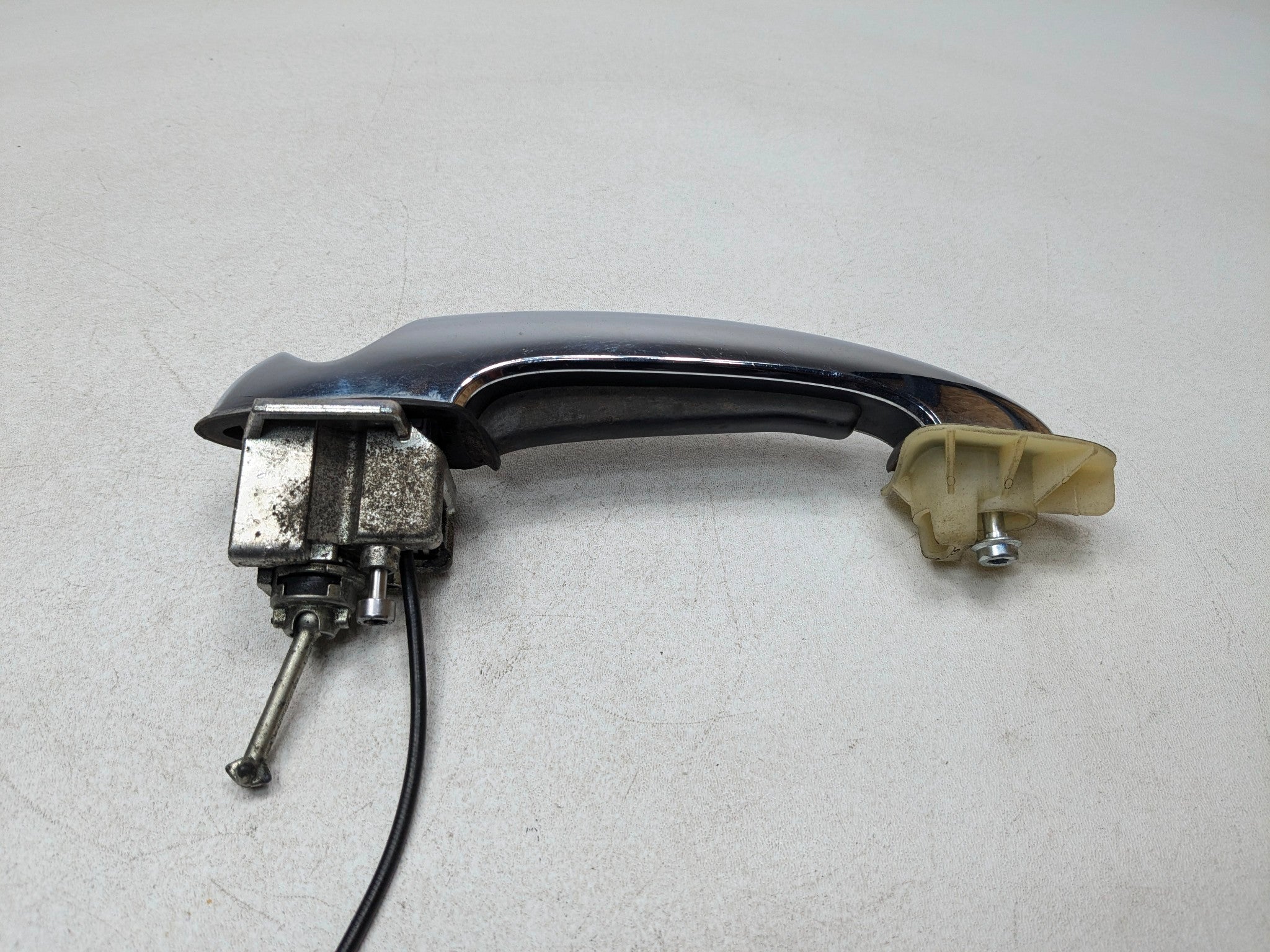 2011 - 2013 MINI COOPER OEM EXTERIOR DOOR HANDLE FRONT LEFT DRIVER SIDE