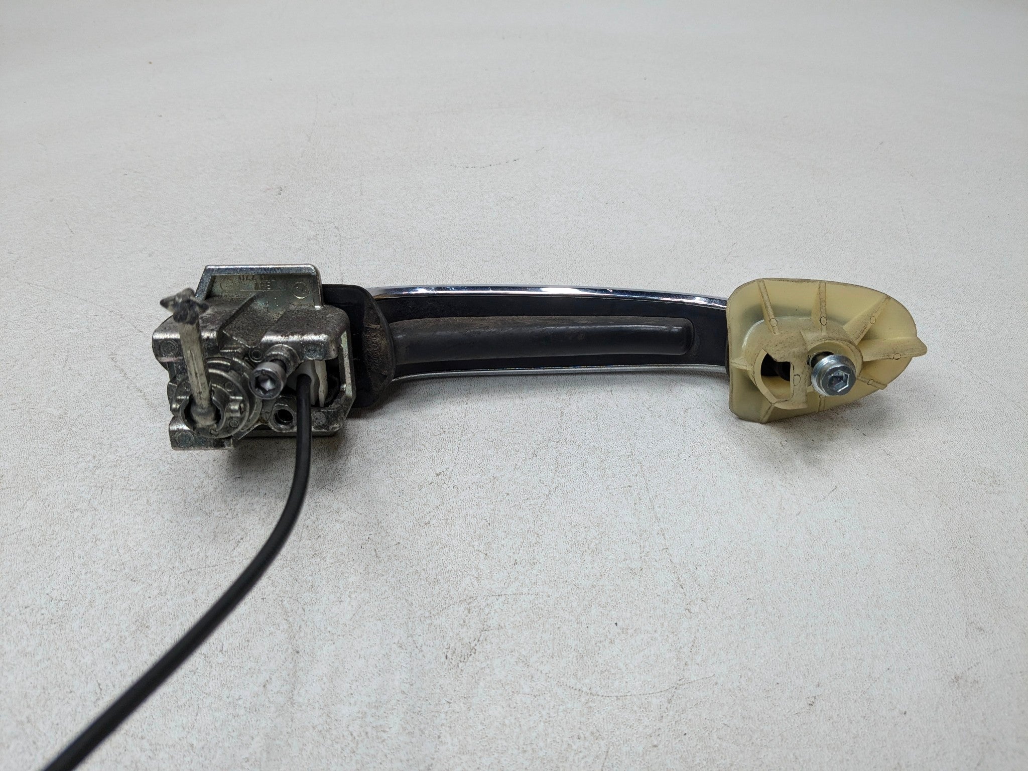2011 - 2013 MINI COOPER OEM EXTERIOR DOOR HANDLE FRONT LEFT DRIVER SIDE