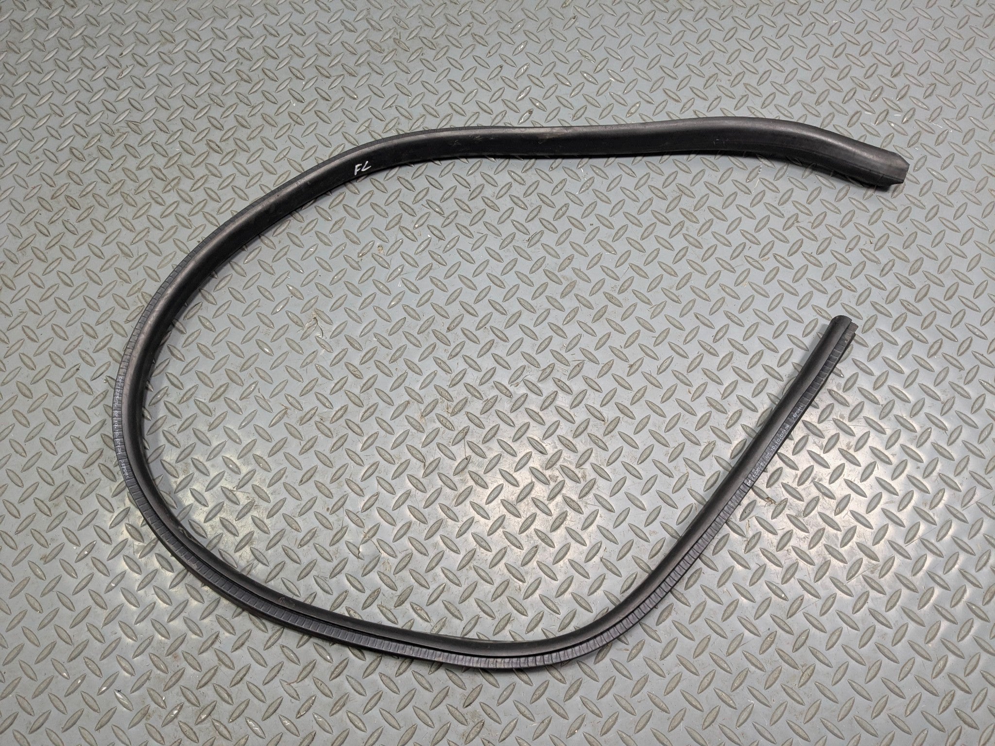 2011 - 2013 MINI COOPER OEM DOOR SEAL WEATHER STRIPPING RUBBER FRONT LEFT SIDE