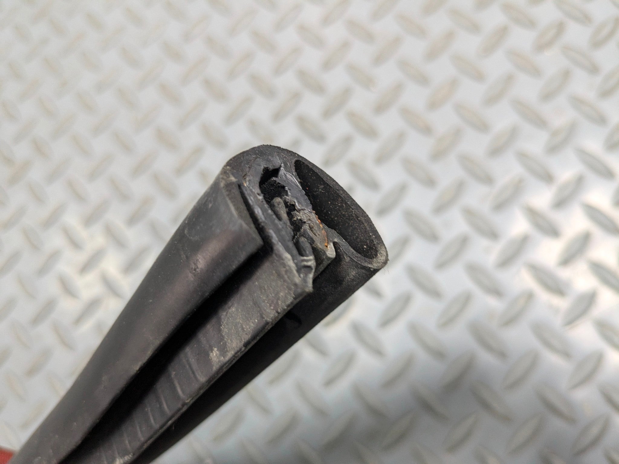 2011 - 2013 MINI COOPER OEM DOOR SEAL WEATHER STRIPPING RUBBER FRONT LEFT SIDE