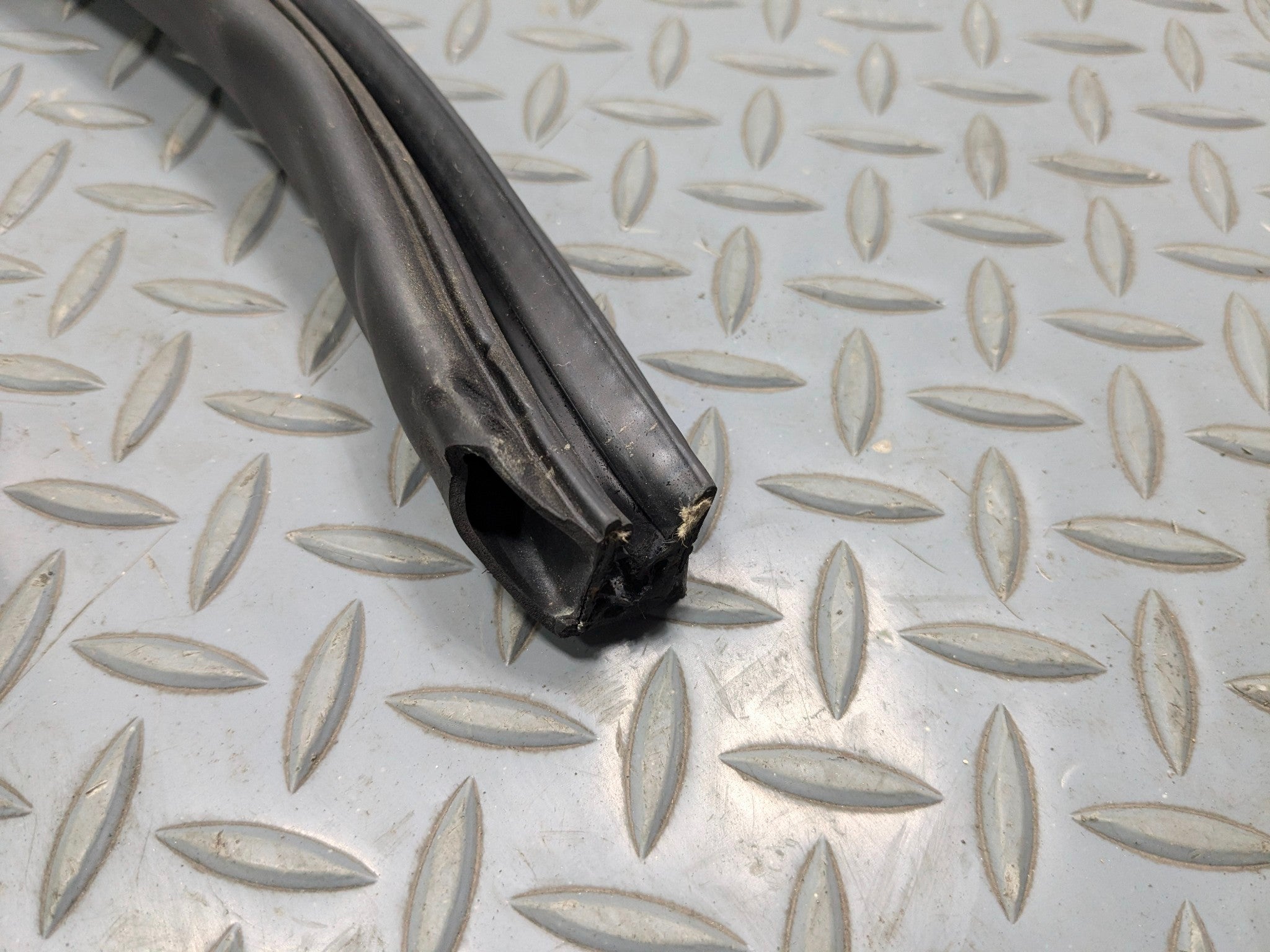 2011 - 2013 MINI COOPER OEM DOOR SEAL WEATHER STRIPPING RUBBER FRONT RIGHT SIDE