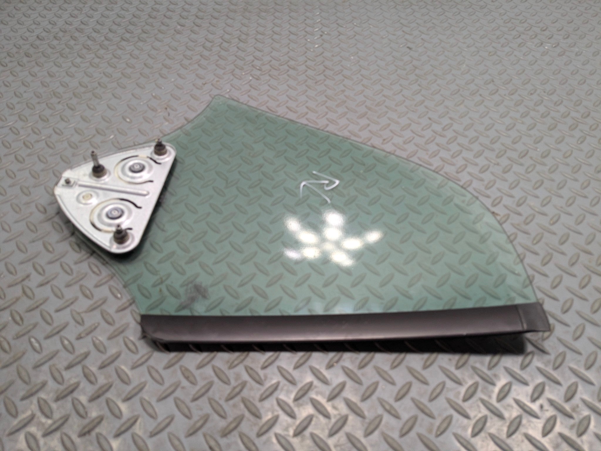 2011 - 2013 MINI COOPER OEM DOOR WINDOW QUARTER GLASS LEFT DRIVER SIDE