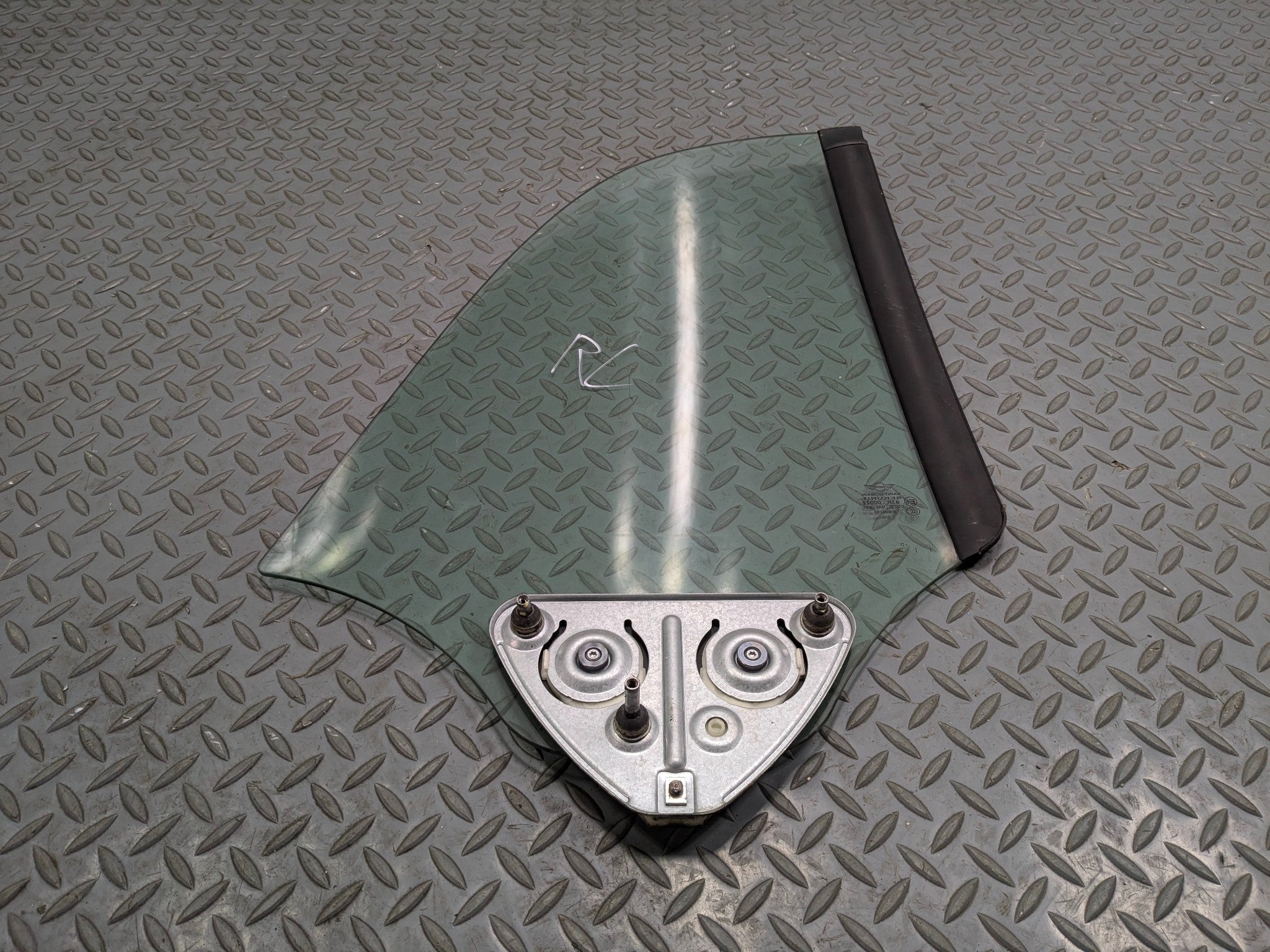 2011 - 2013 MINI COOPER OEM DOOR WINDOW QUARTER GLASS LEFT DRIVER SIDE