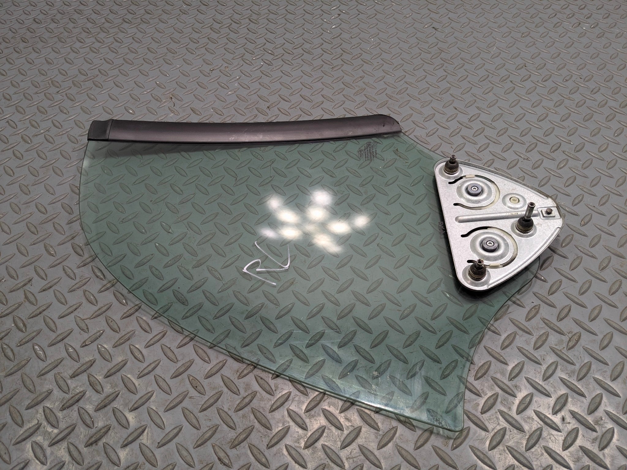 2011 - 2013 MINI COOPER OEM DOOR WINDOW QUARTER GLASS LEFT DRIVER SIDE