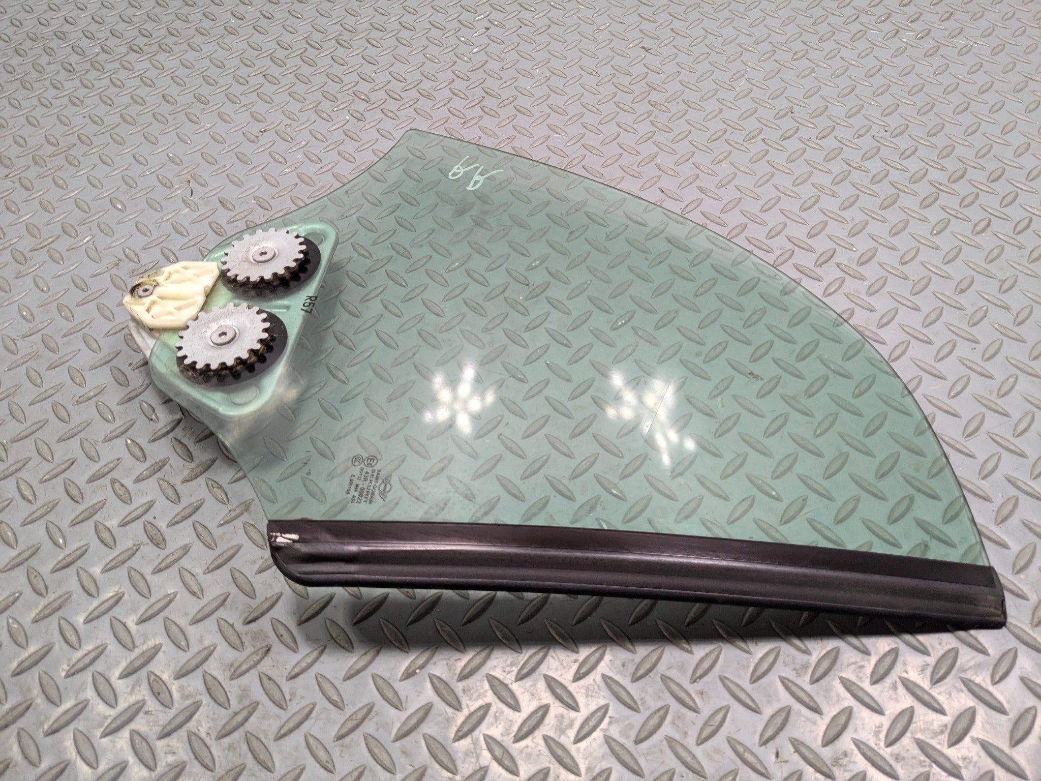 2011 - 2013 MINI COOPER OEM DOOR WINDOW QUARTER GLASS RIGHT PASSENGER SIDE