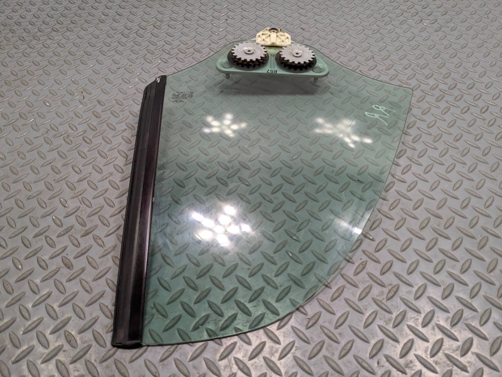 2011 - 2013 MINI COOPER OEM DOOR WINDOW QUARTER GLASS RIGHT PASSENGER SIDE