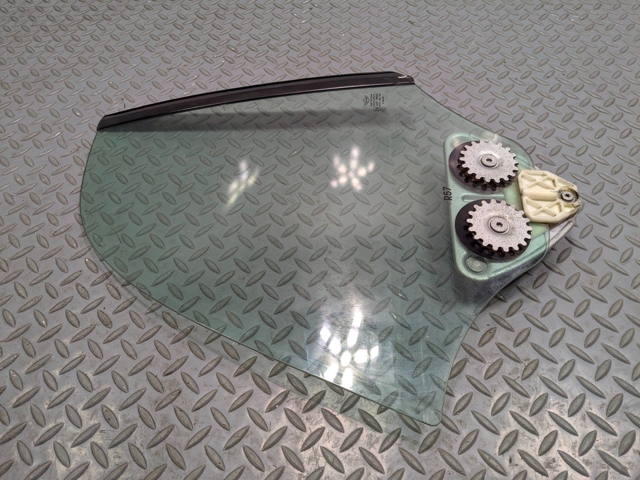 2011 - 2013 MINI COOPER OEM DOOR WINDOW QUARTER GLASS RIGHT PASSENGER SIDE